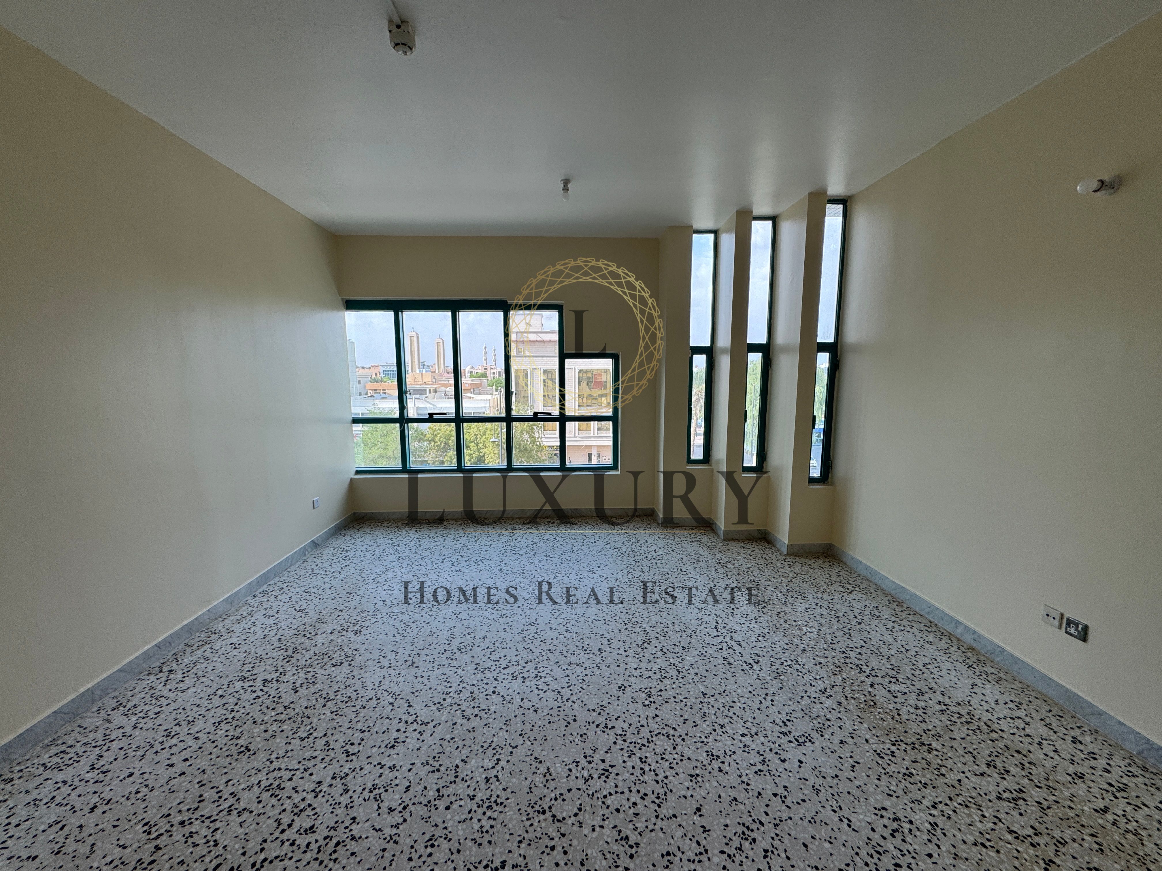 Free AC| High Floor | On Main Road | Easy Access to Town