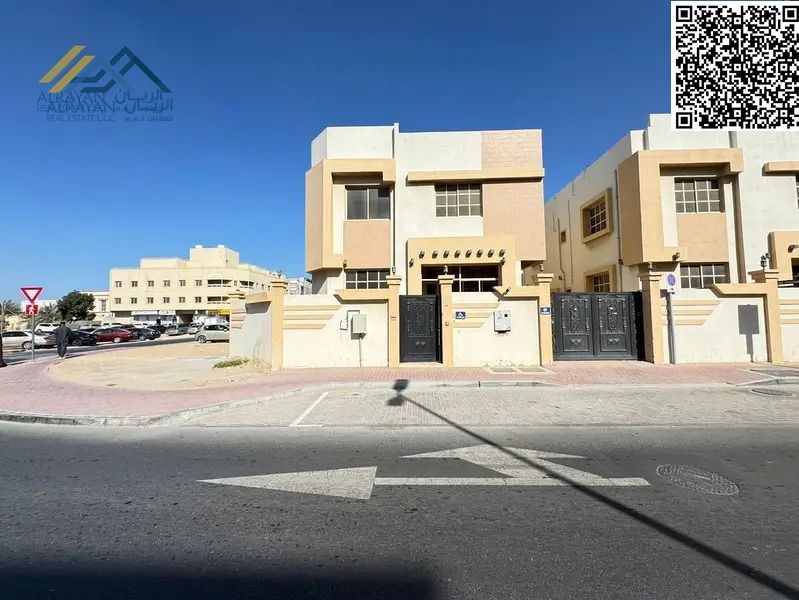 Residential commercial corner of two streets, very distinguished location