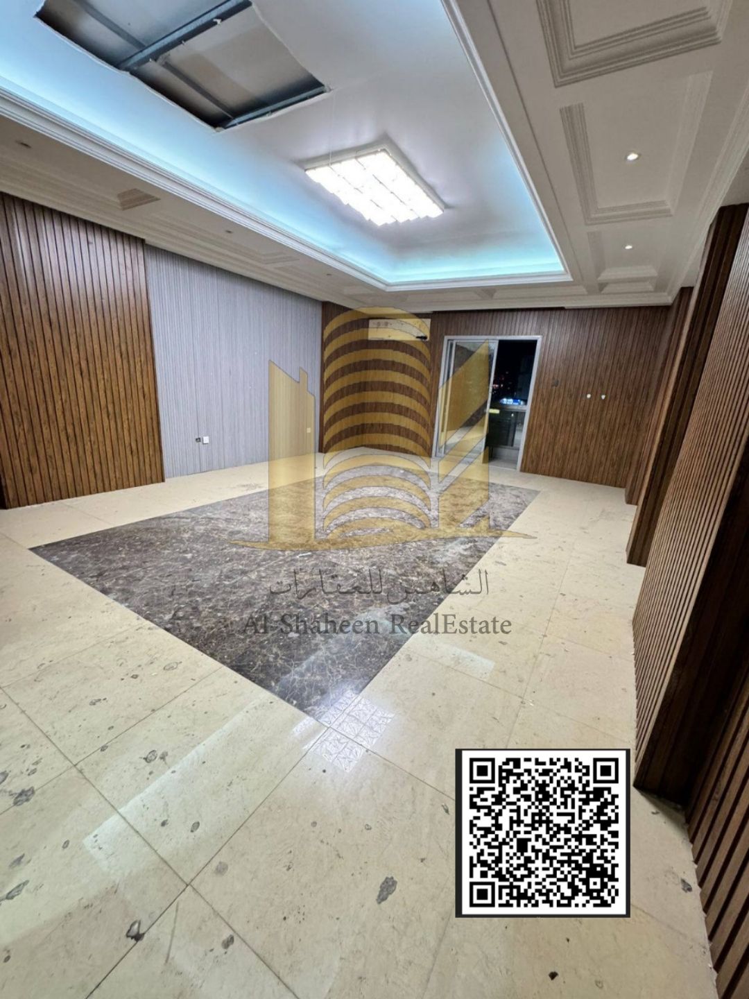 Office for rent in Ajman, Khalifa Street, in a very prime location, close to Istanbul Hypermarket and all amenities. Consists of 3 bedrooms, a hall, 3 bathrooms, and a large kitchen. Suitable for any business. Spacious spaces, master bedrooms, and double-