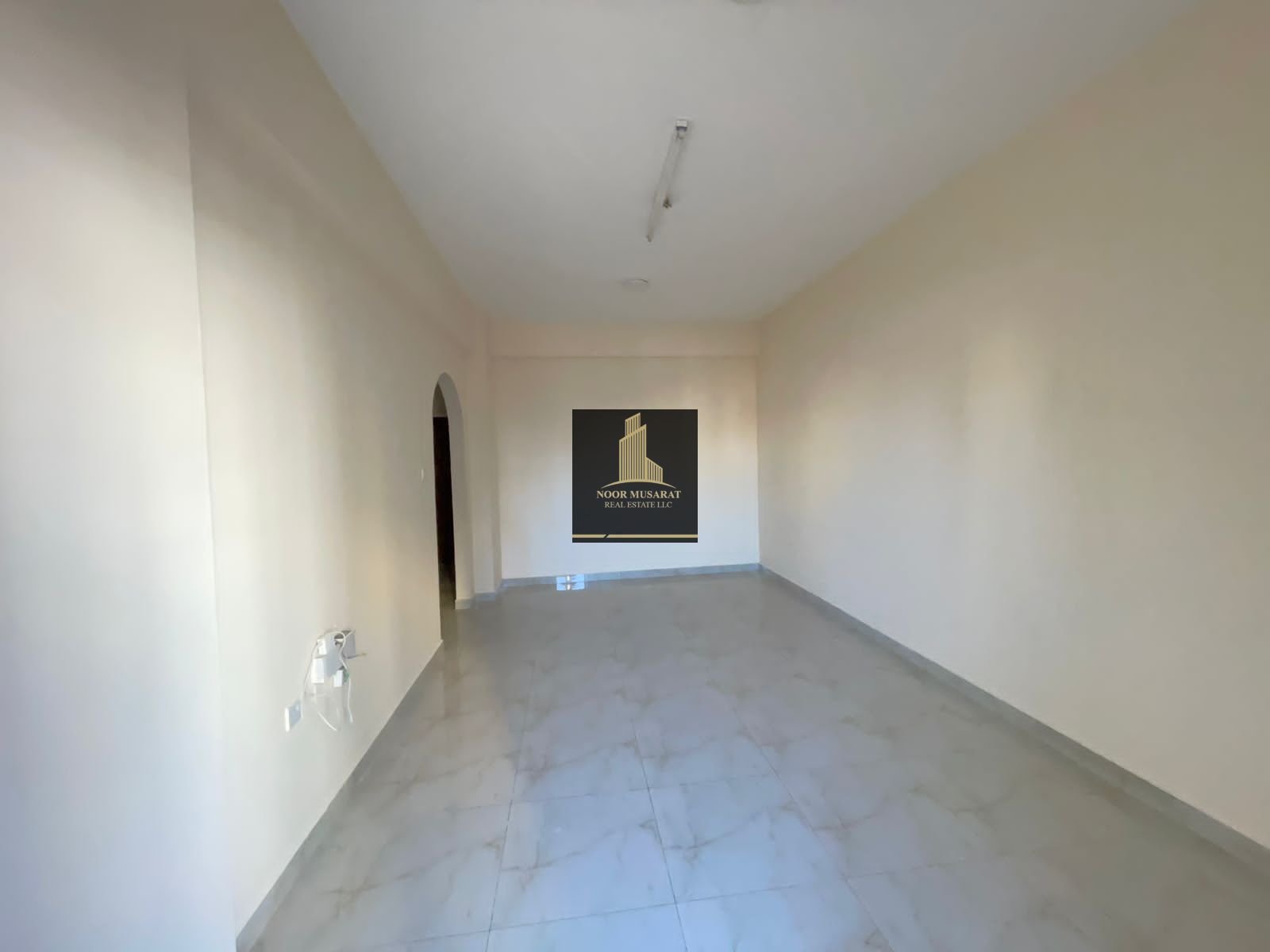 Luxury 2 bhk apartment with balcony Near Nahda park with 6 cheque