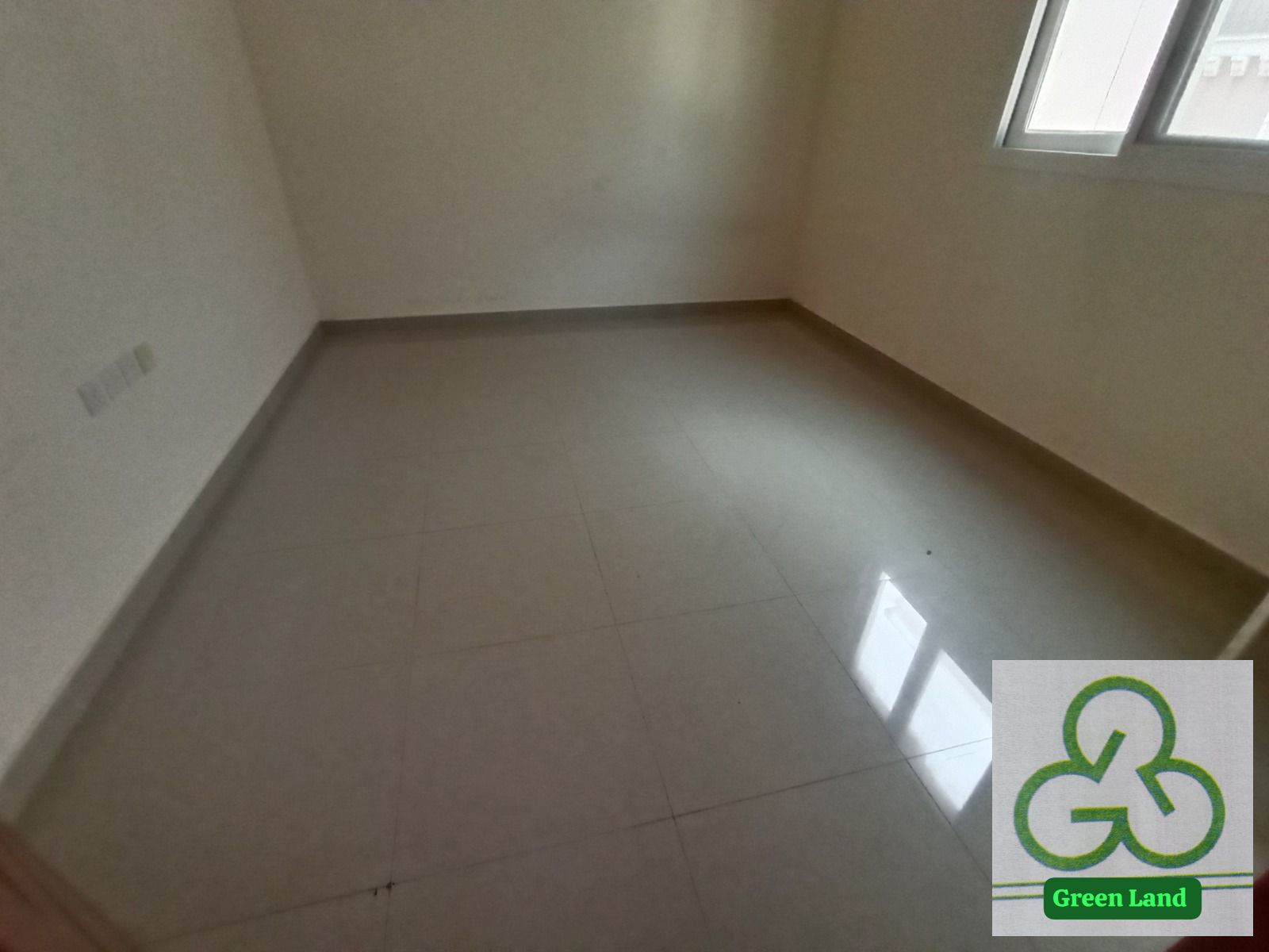 GRAND OFFER 1BHK AVAILABLE BUTINA CENTRAL GAS AND AC FAMILY BUILDING WITH BALCONY 30K