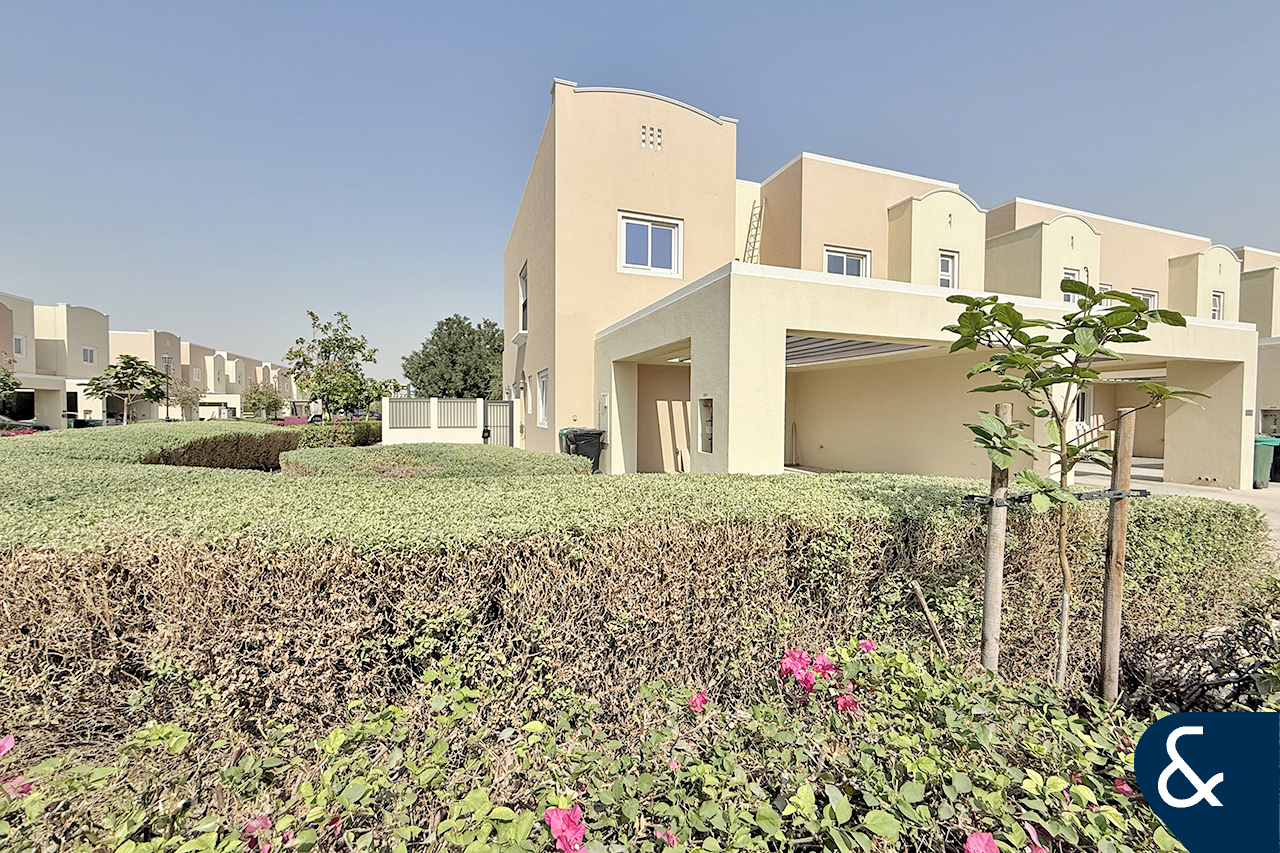 Single Row | Corner Unit | Four Bed + Maid