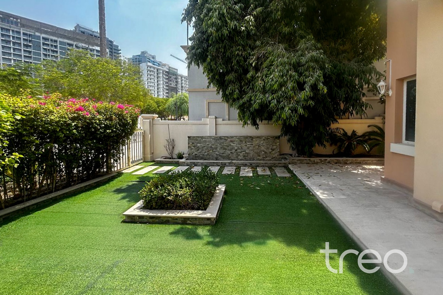 Vacant | Private Pool | Golf Course View