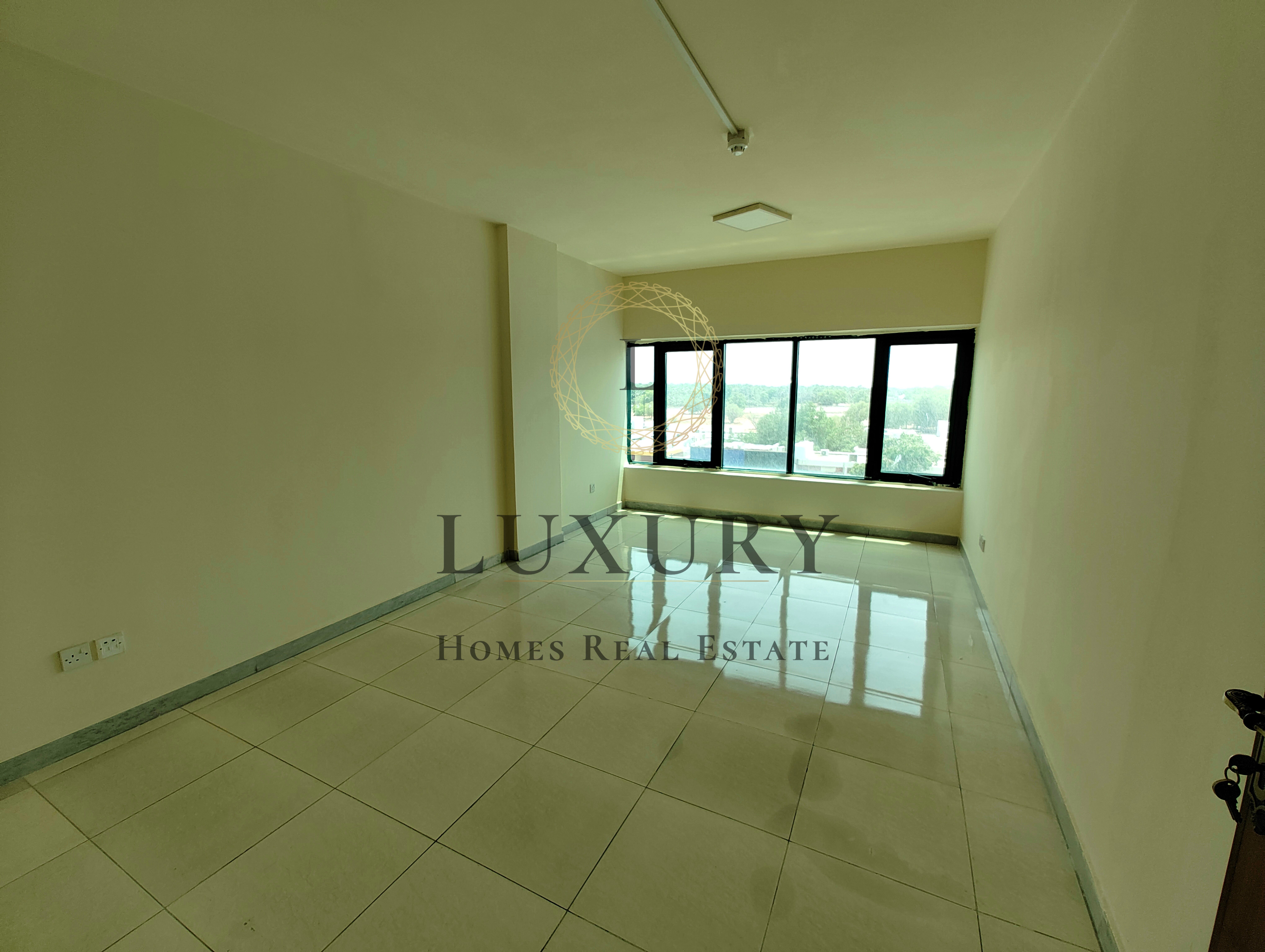 VERY CLEAN | PRIME LOCATION | SPACIOUS UNIT