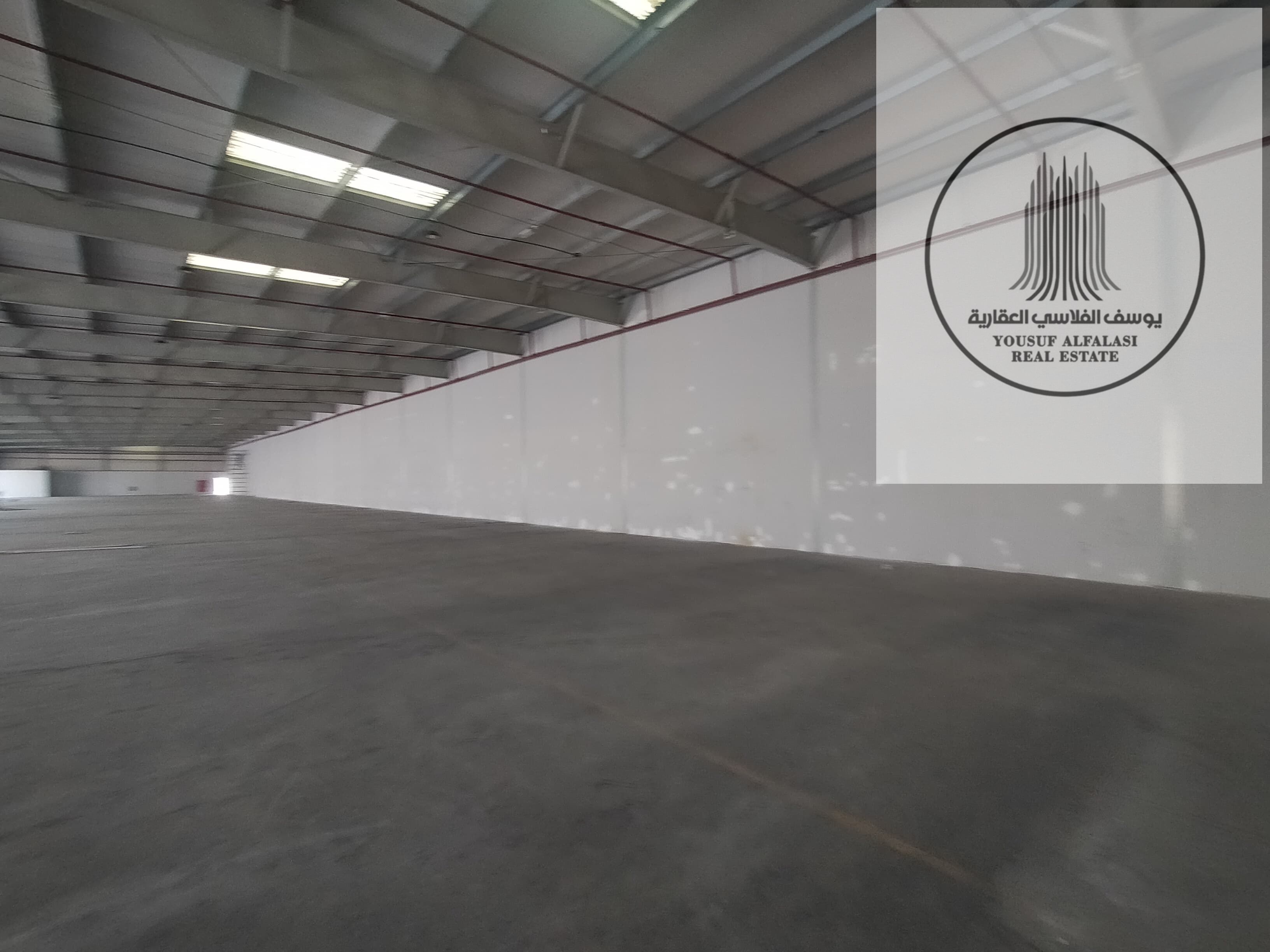 A warehouse with an area of 24 thousand square feet, 260 kilowatt electricity, is ready.