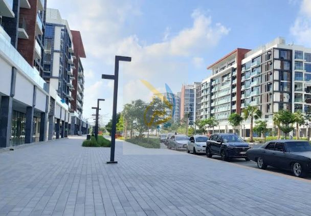 Shop On Lagoon With Burj View In Meydan