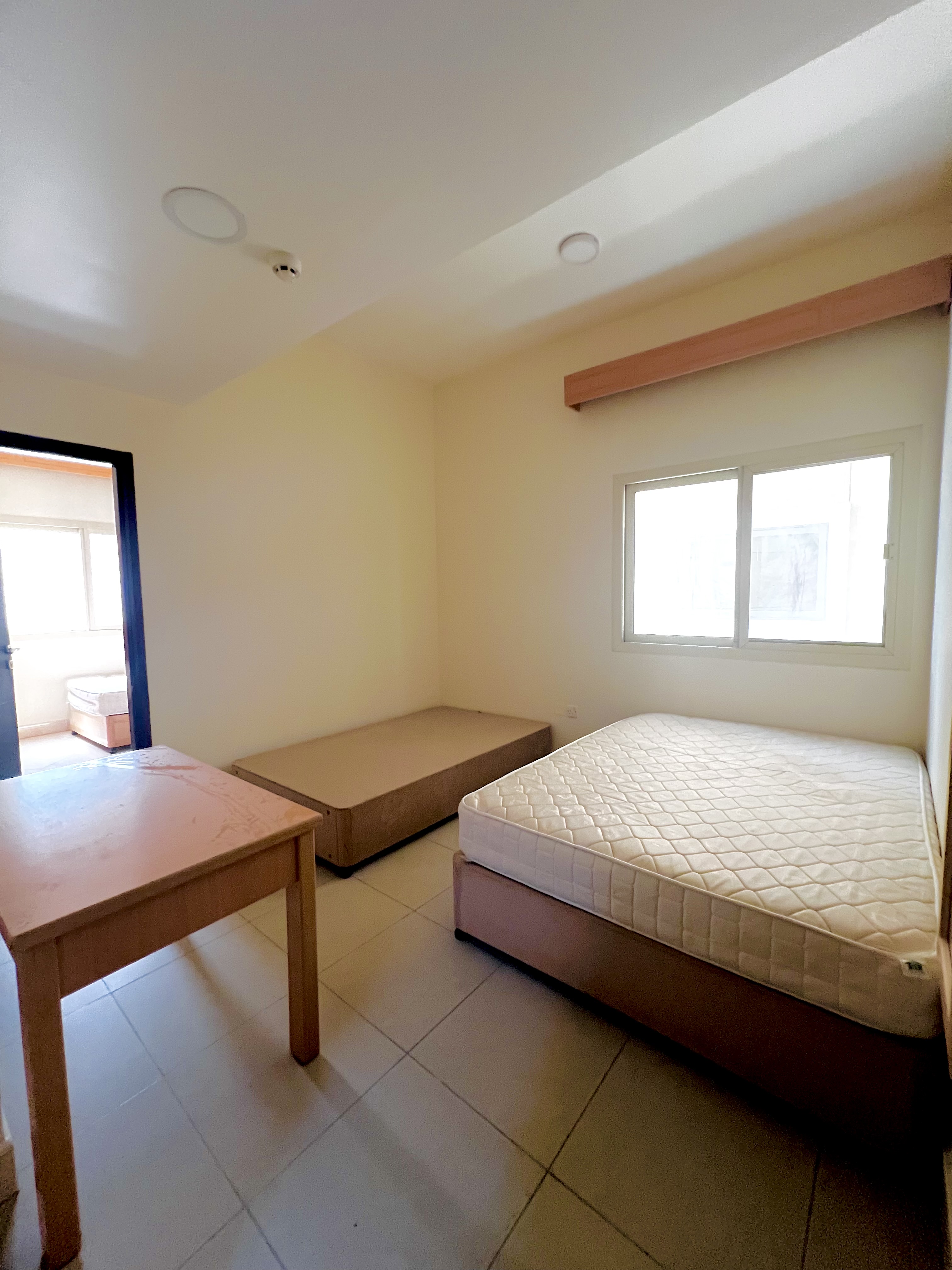 GRAND OFFER 1 BHK FULLY FURNITURE APARTMENT SPLIT AC OUTSIDE FREE PARKING NEAT AND CLEAN FAMILY BUILDING PRICE ONLY FOR 23999