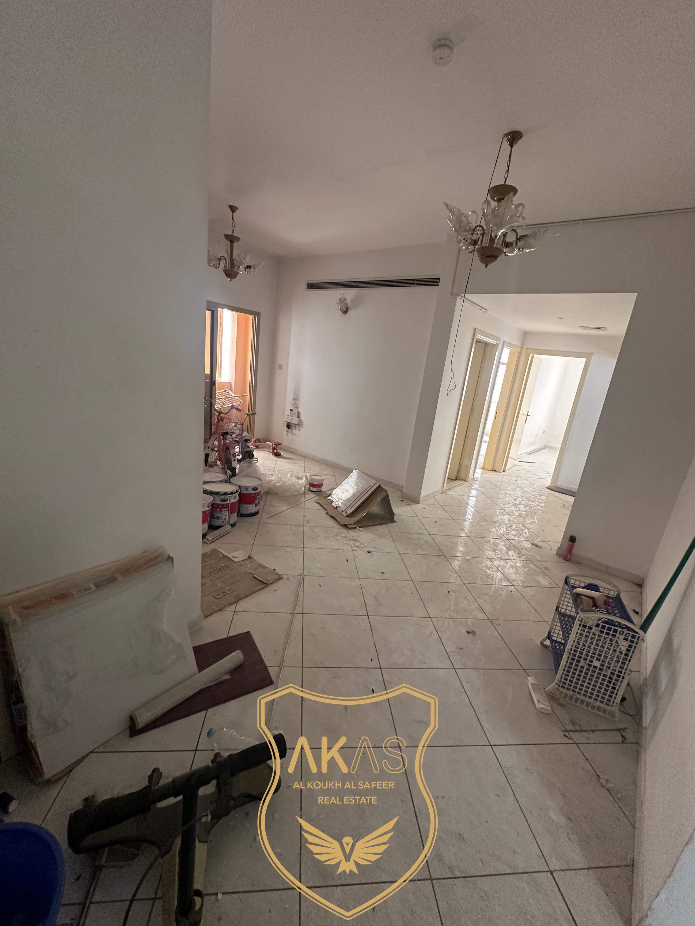 Spacious 2BHK with Balcony | Central AC & Gas | Prime Location Near Mahata Park