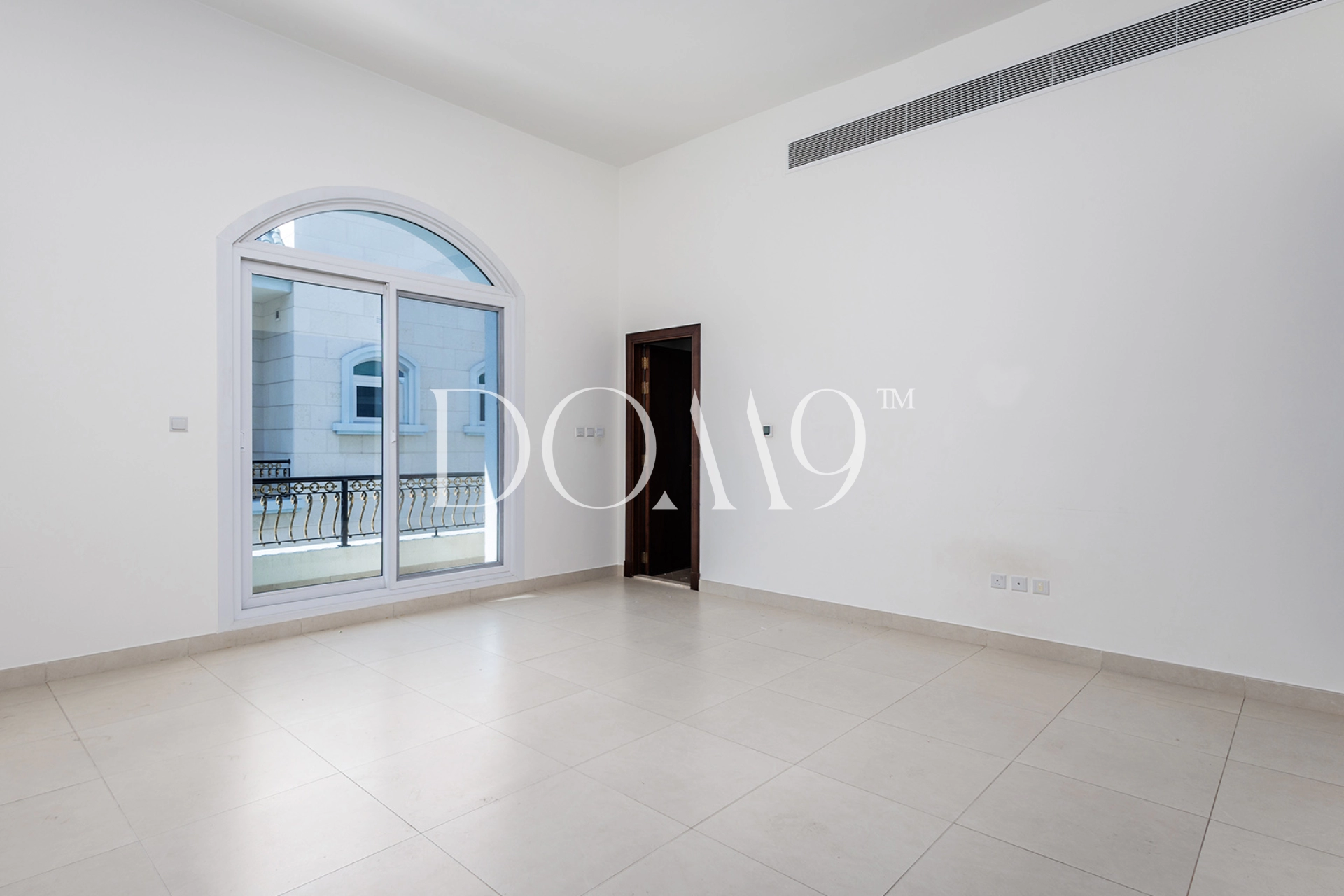 Villa on the beach / Private Pool / Vacant