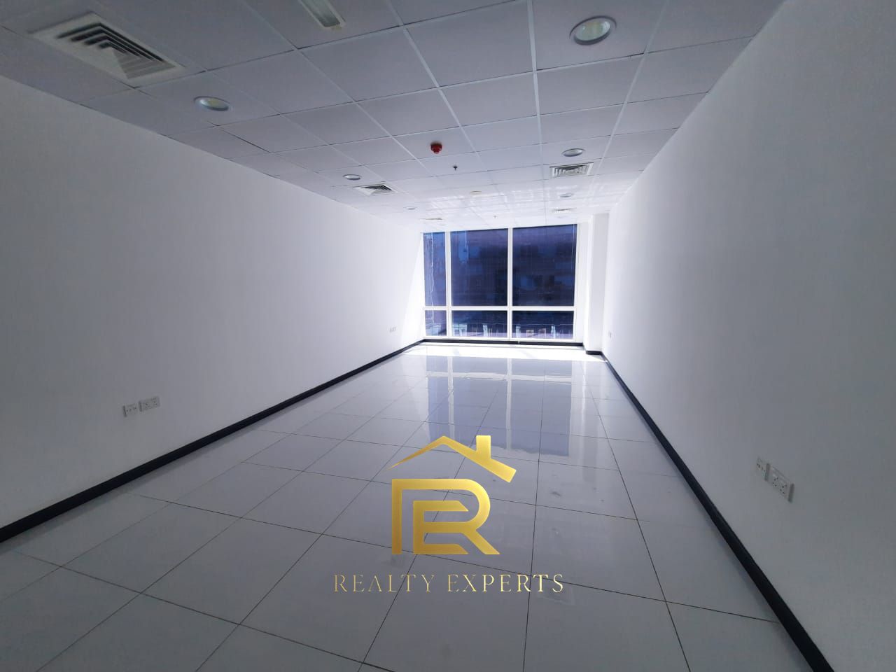 SPACIOUS LAYOUT | UNFURNISHED | BRIGHT UNIT (VASTU)