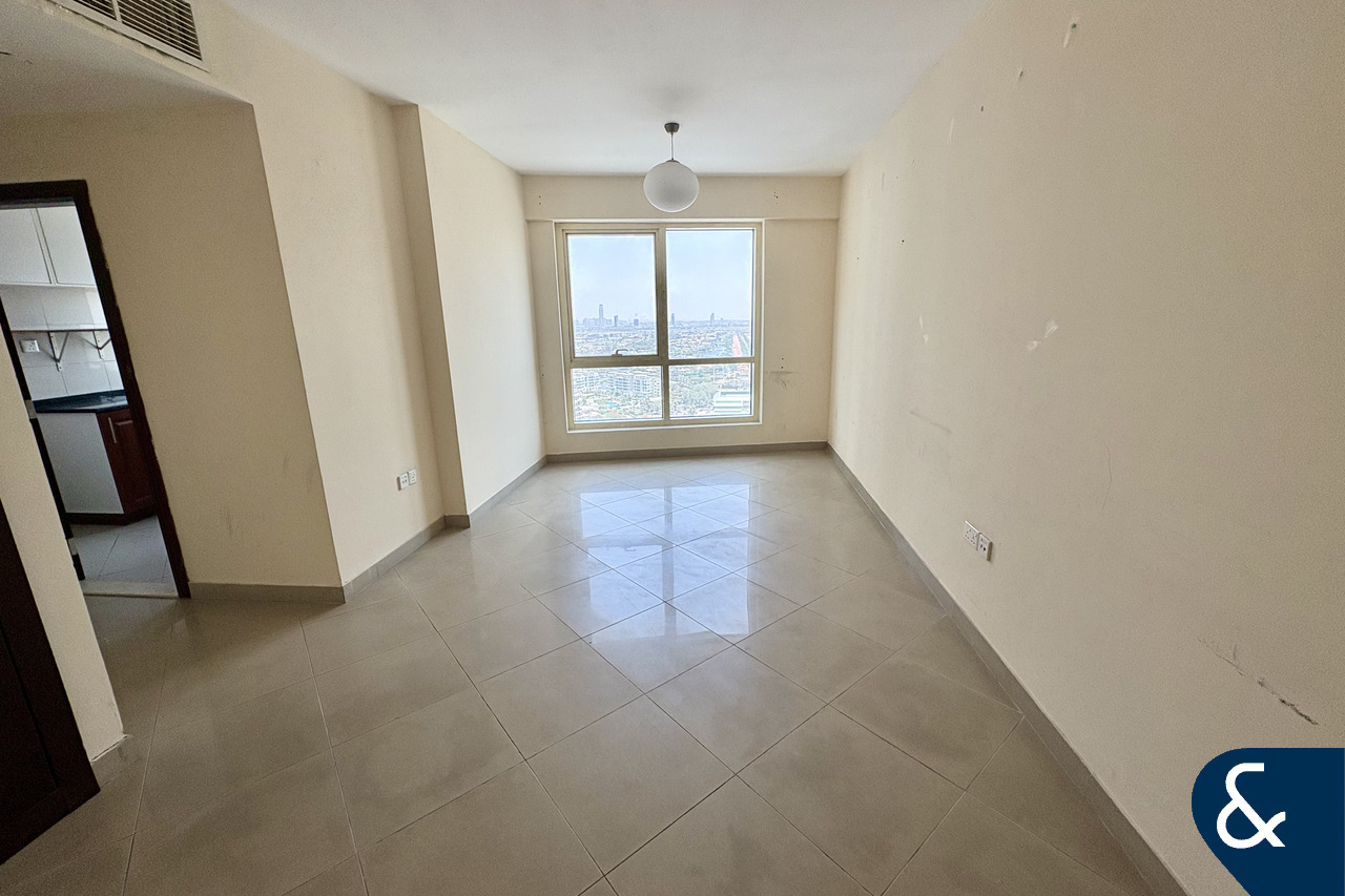 1 Bedroom APT | High Floor | Lake View