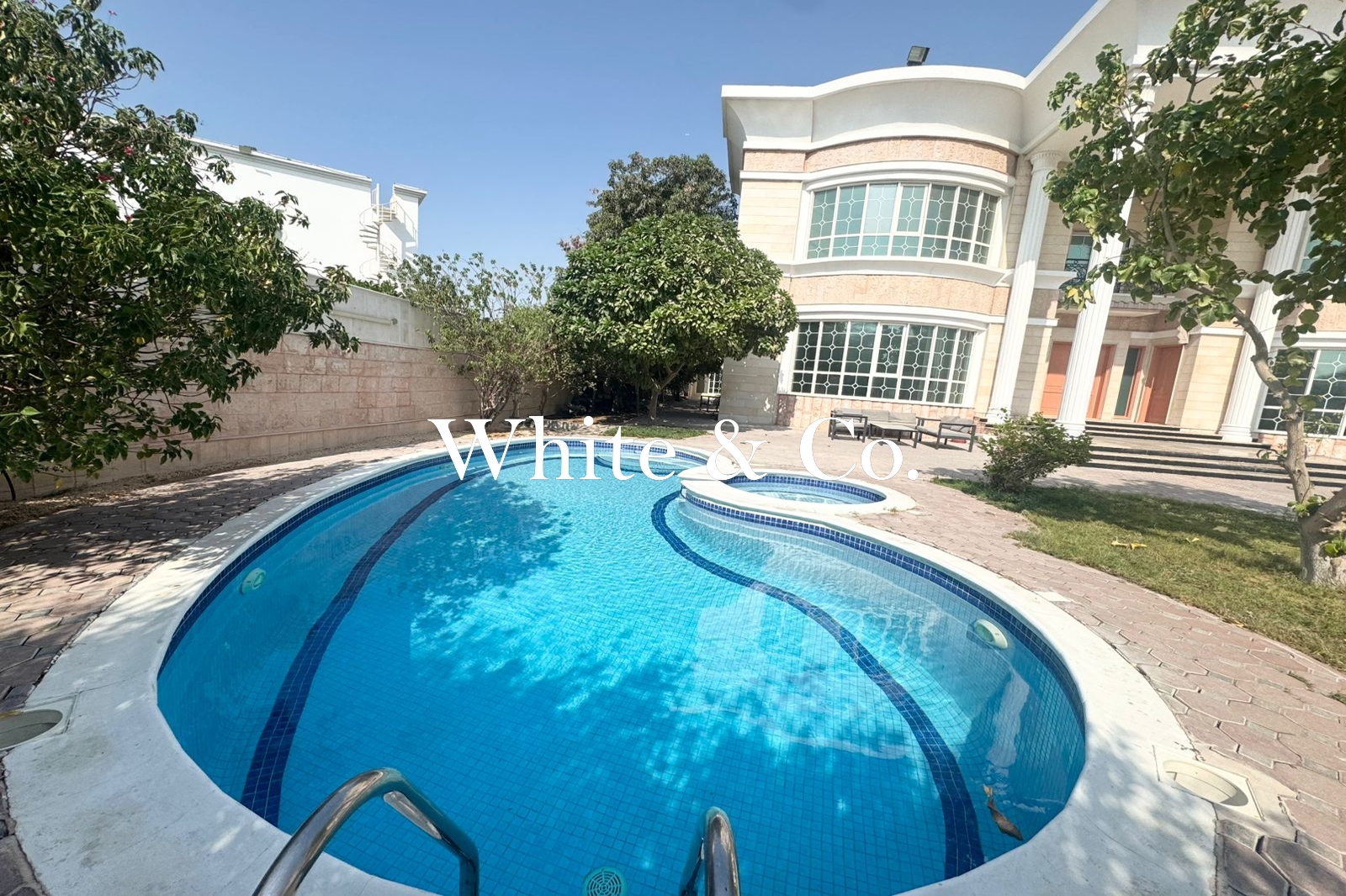 Exceptional |Private Living| Private Pool