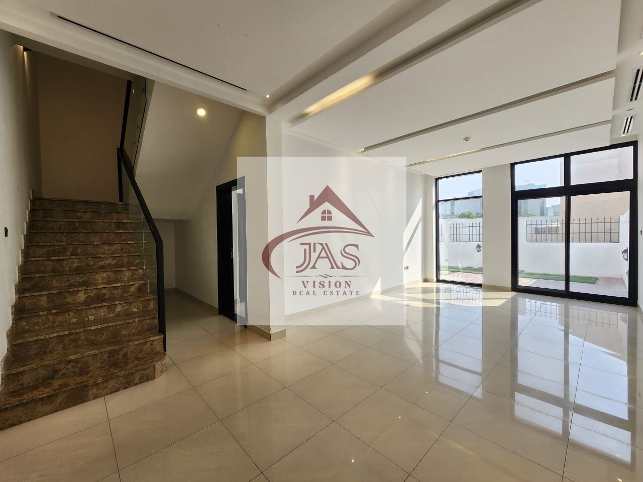 LARGE 4 BHK + MAIDS | NEAR METRO | 3400 BUA