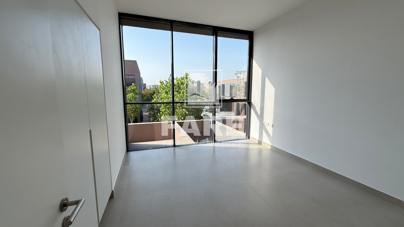 Large 4 bedroom townhouse / Masaar