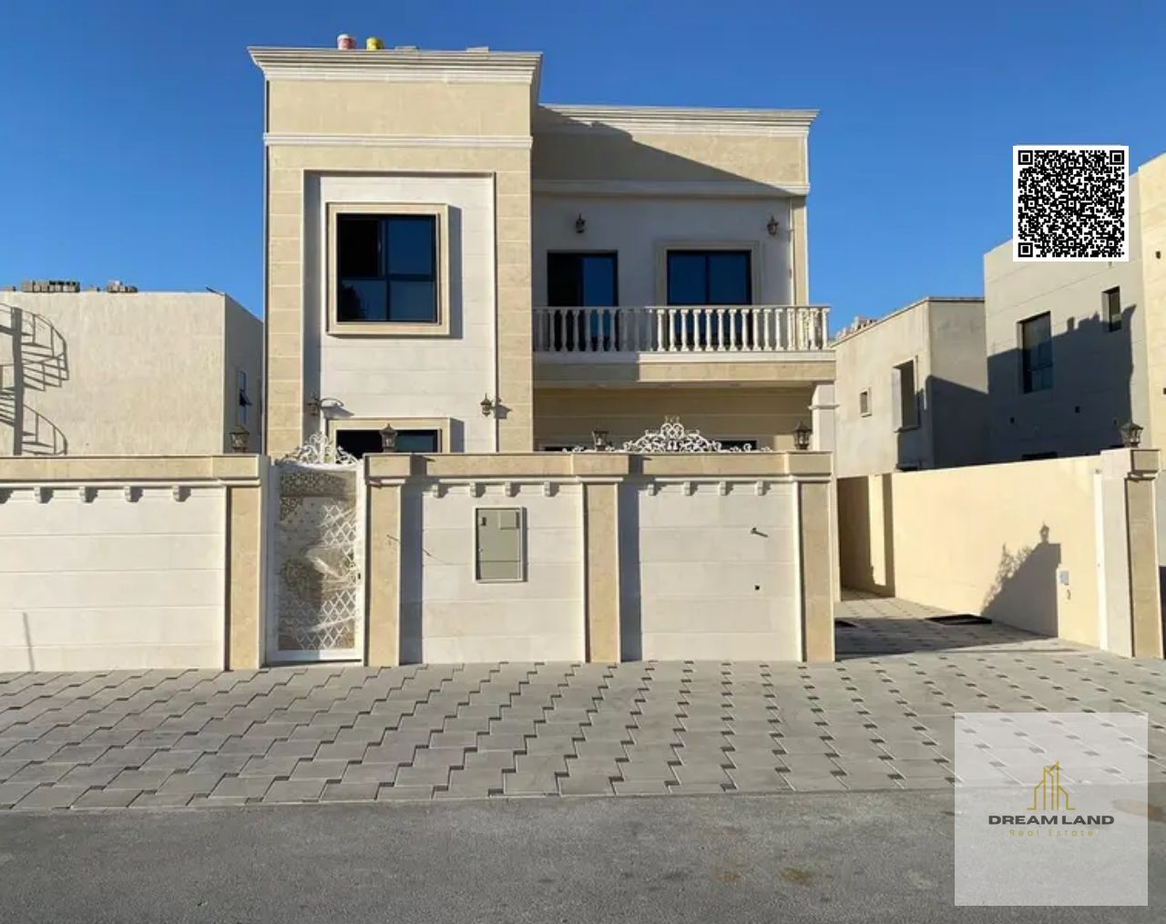 This villa is your perfect choice! Enjoy a modern design and spacious living spaces to suit all family needs. 3 master bedrooms with closets. Registra