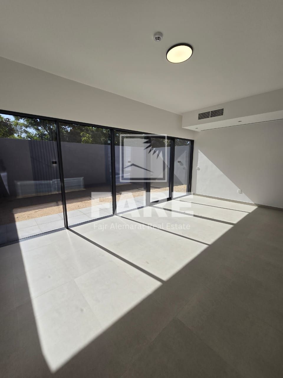 Spacious 2 BR Townhouse | Freehold | Single Row