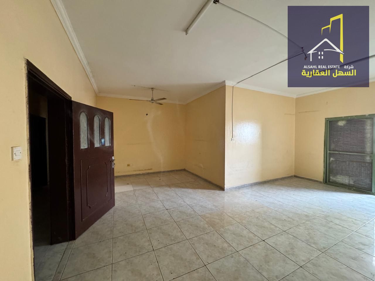 Accommodation for employees and bachelors, 3 rooms, a hall with a balcony and a maid's room, near the Dubai exit