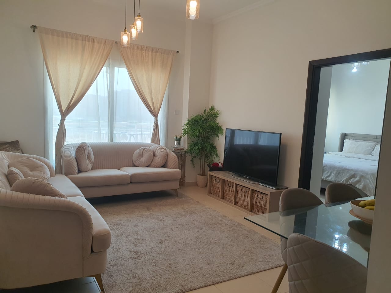 Modern 1BR / Low Floor / Highway View