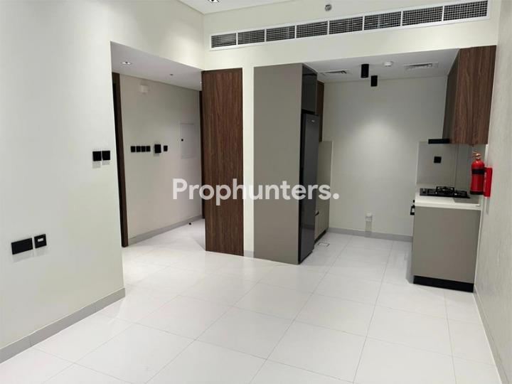 Skyline Living | Modern 1-Bedroom | Arjan Torino