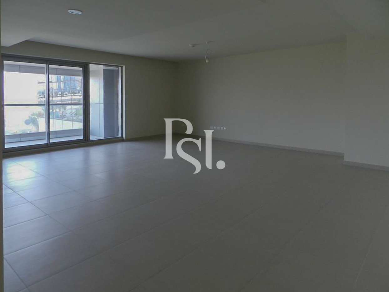 Spacious Modern Townhouse w/ Extended Living Area
