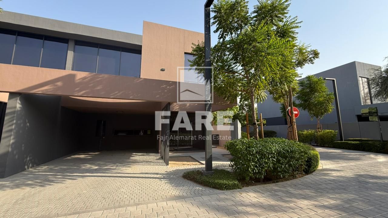 Large 4 bedroom townhouse/Masaar