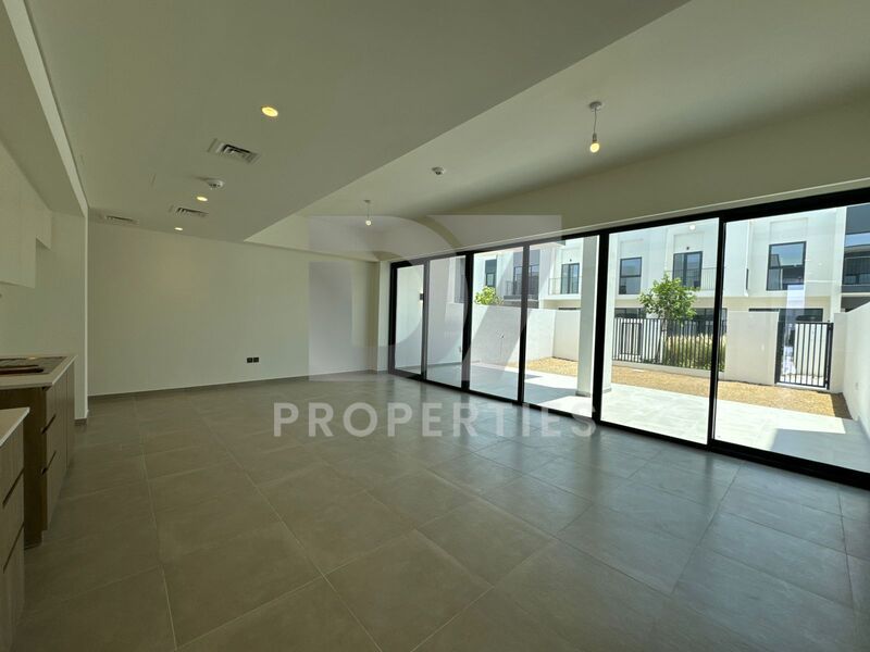 Middle Kitchen| Prime Location | Vacant