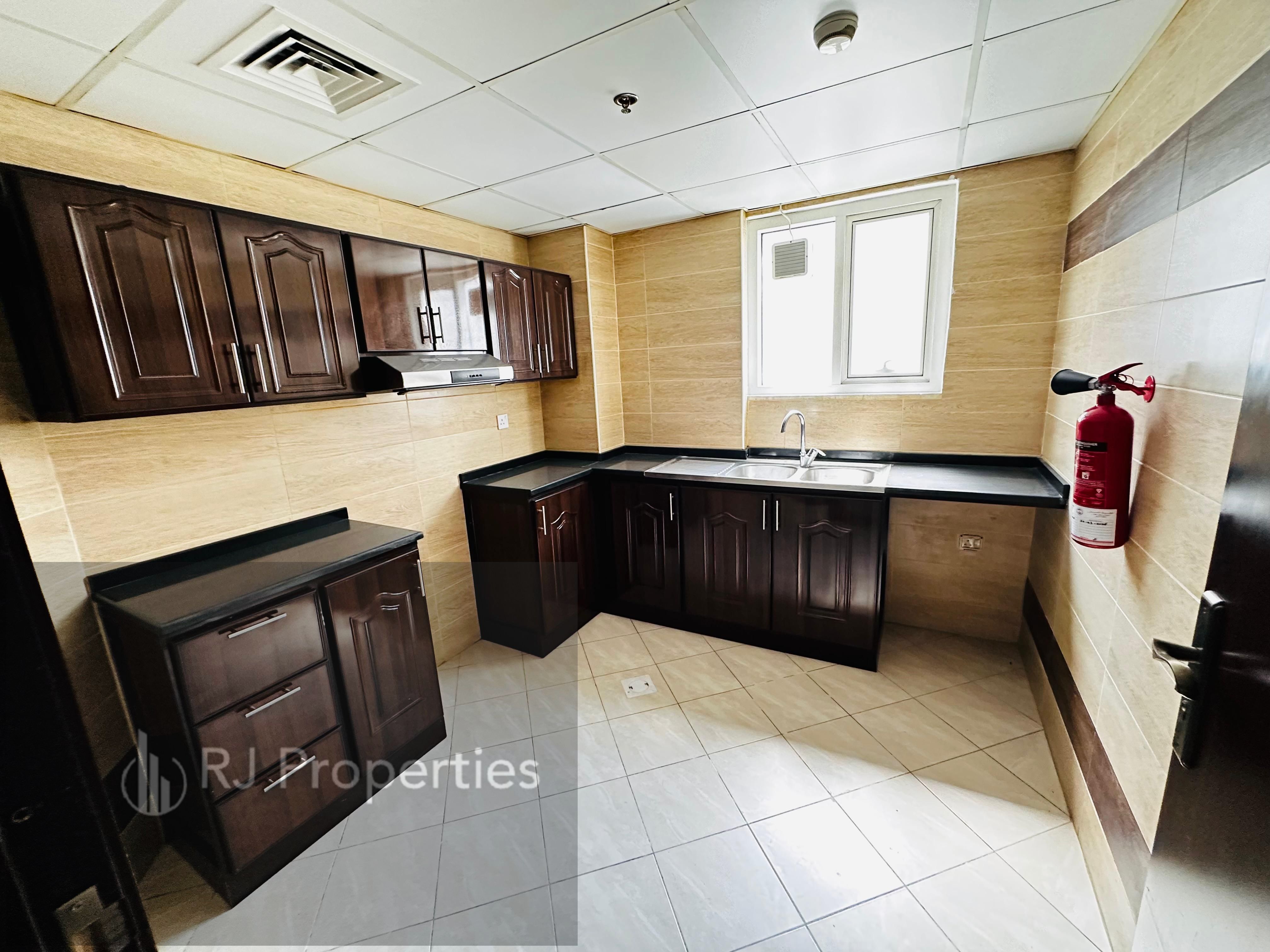 Luxury Huje Spacious Appartment With Wardrobe Open View