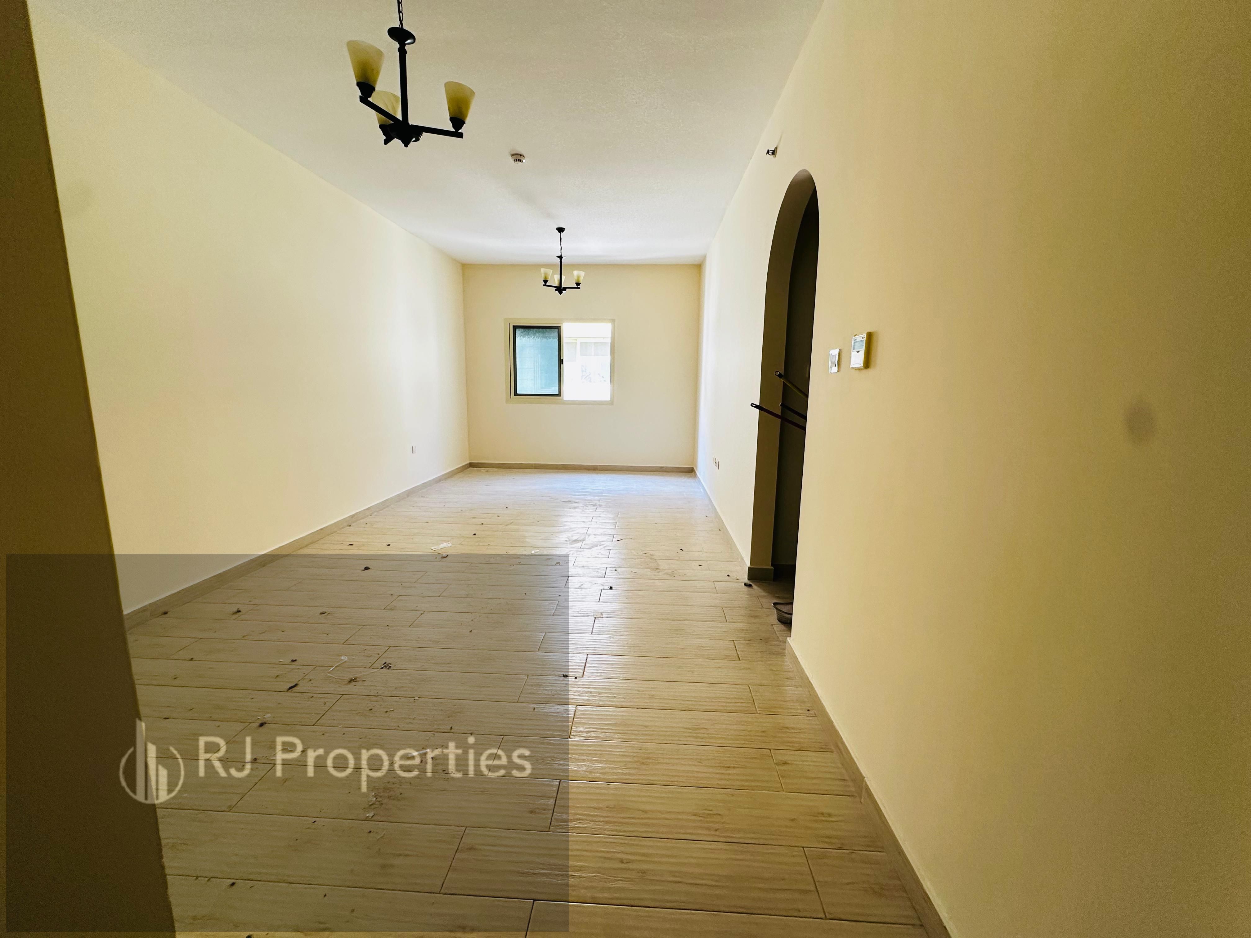 NO DEPOSIT LUXURY HUJE SPACIOUS APPARTMENT WITH WARDROBE &WOODEN FLOOR