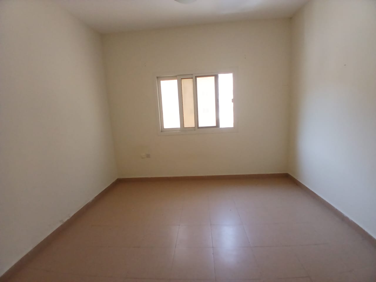 Lavish 2BHK with balcony and 6 cheque payment