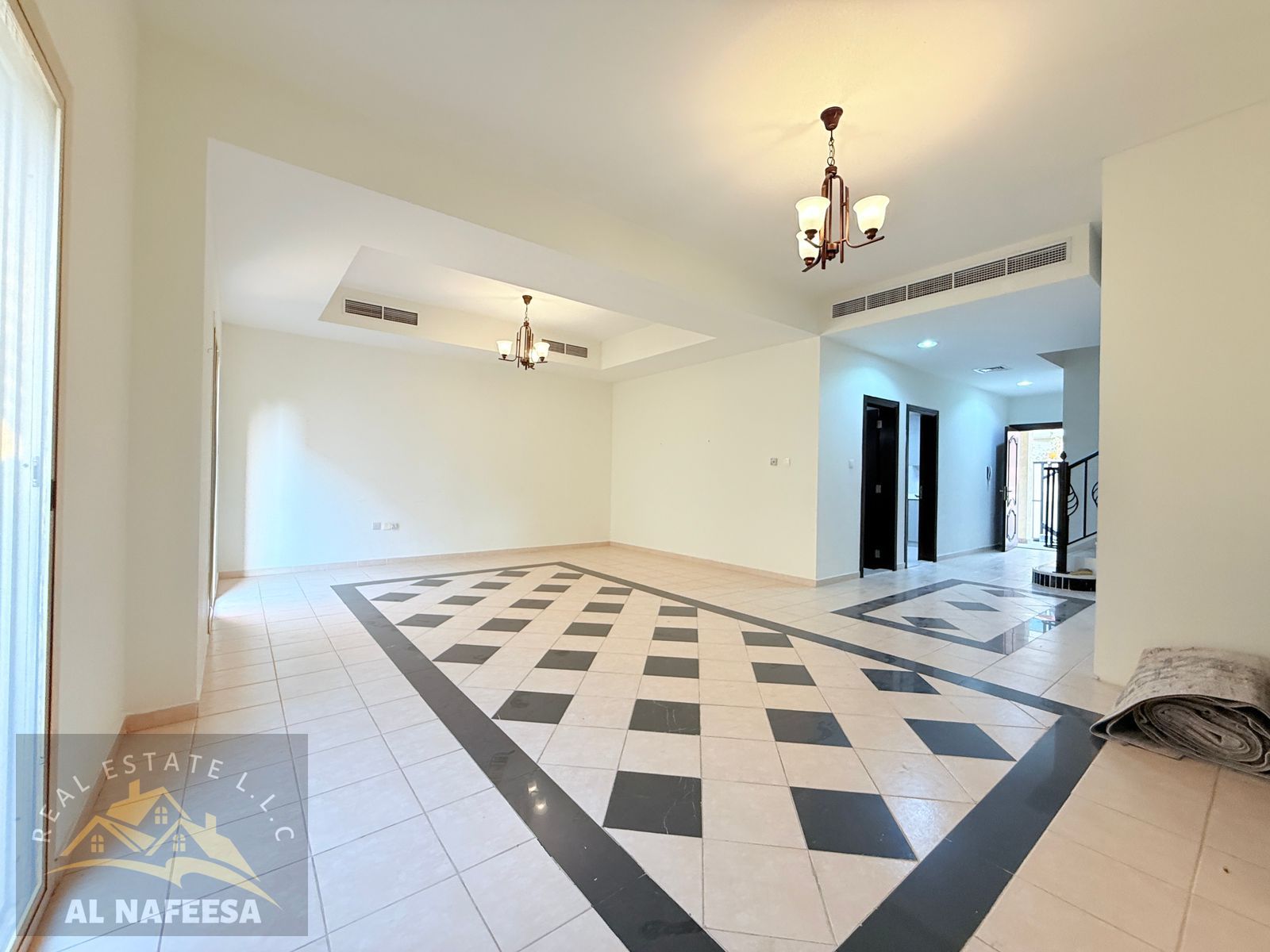 GOOD COMMUNITY 4BHK AND MAID ROOM VILLA MIRDIF JUST 150 K