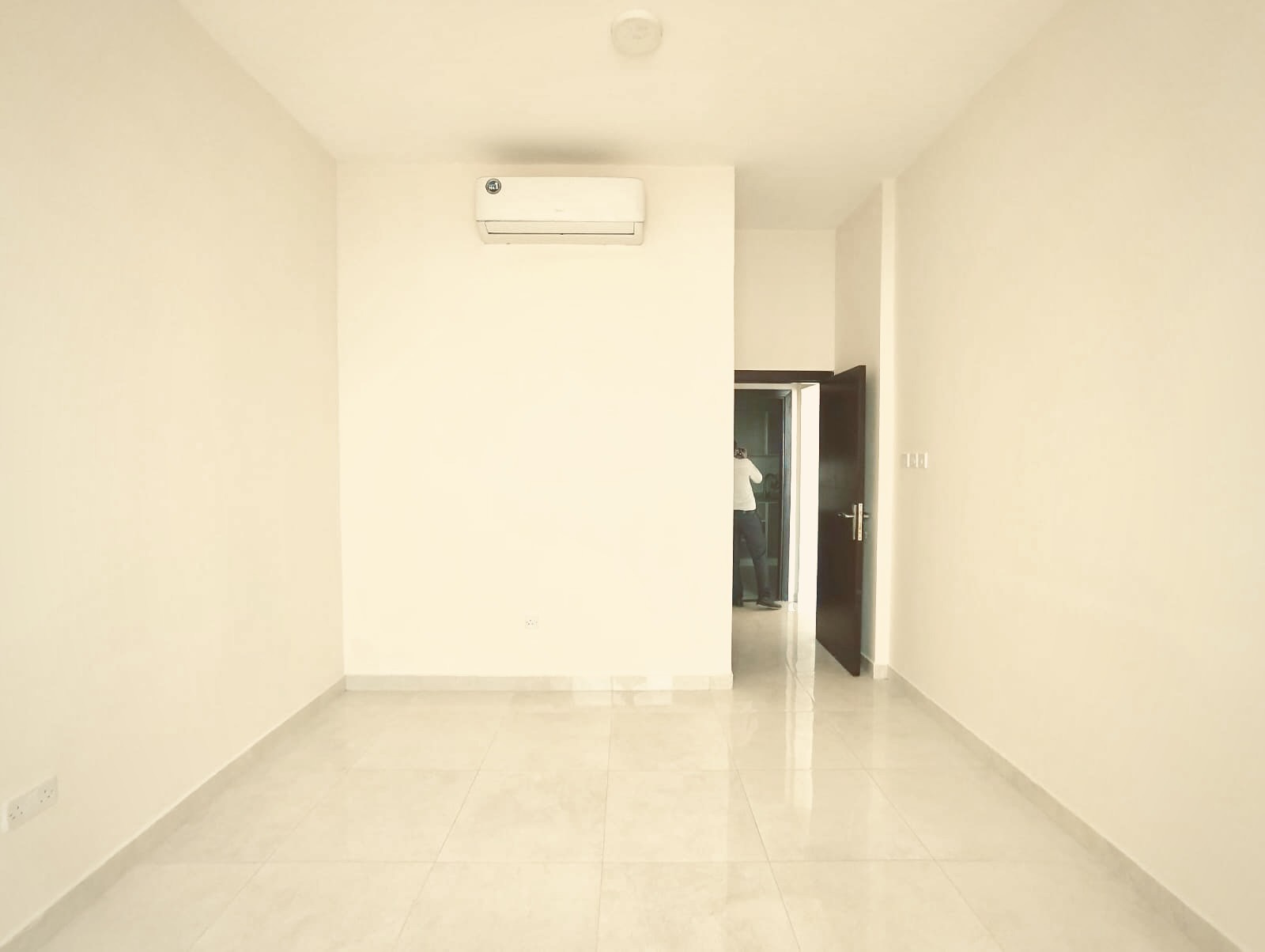 Luxury 1bhk 2washroom with balcony in tai Sharjah