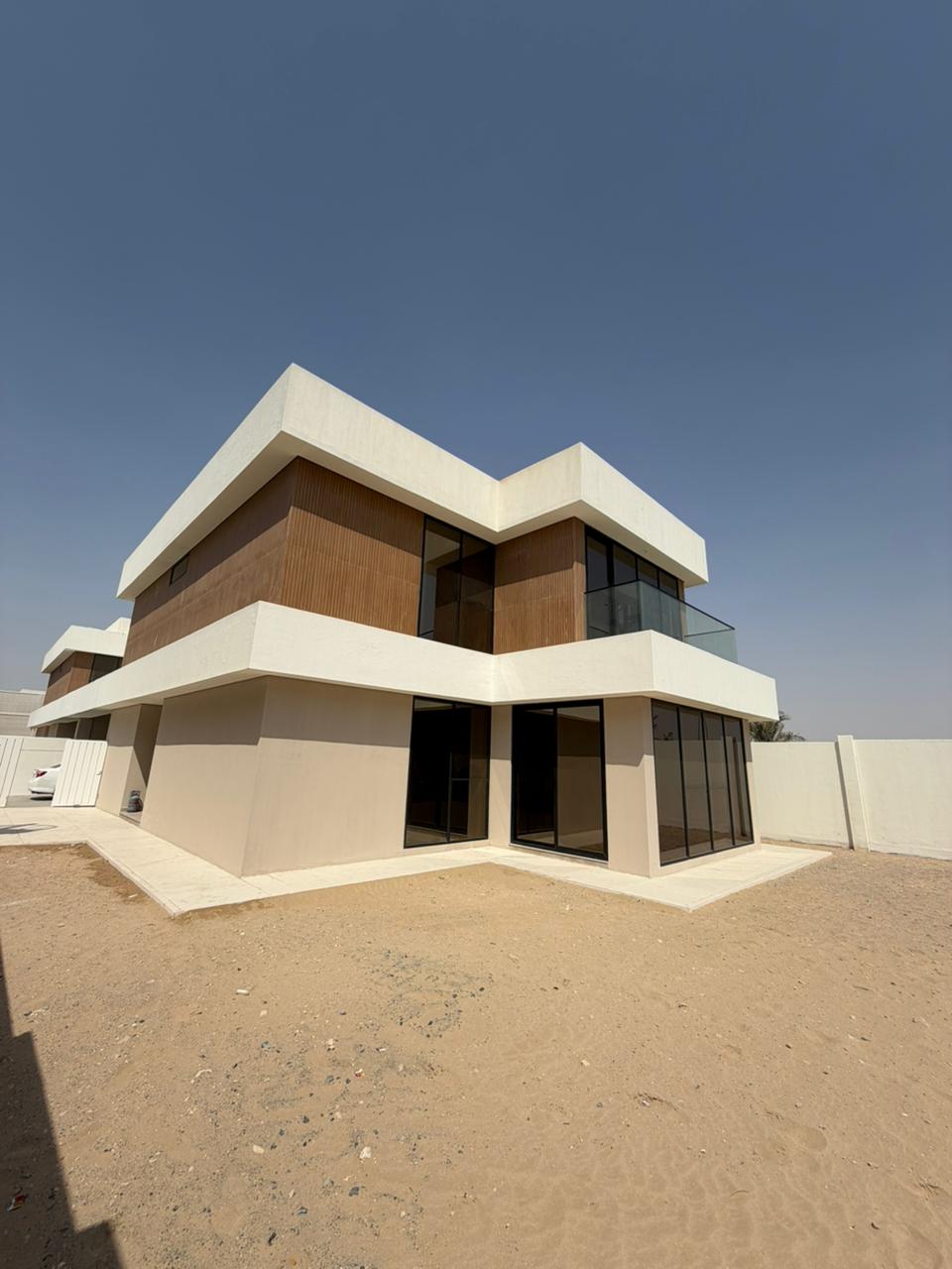 Brand new villa 3bhk 5washroom maid room store room Waldrop covered parking
