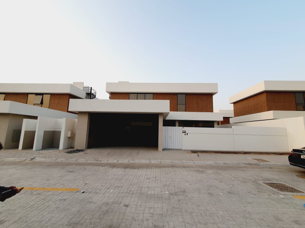 BRAND NEW VILLA first shafting 4 BHK 6 WASHROOMS MAID ROOM STORE ROOM WALDROP COVER PARKING