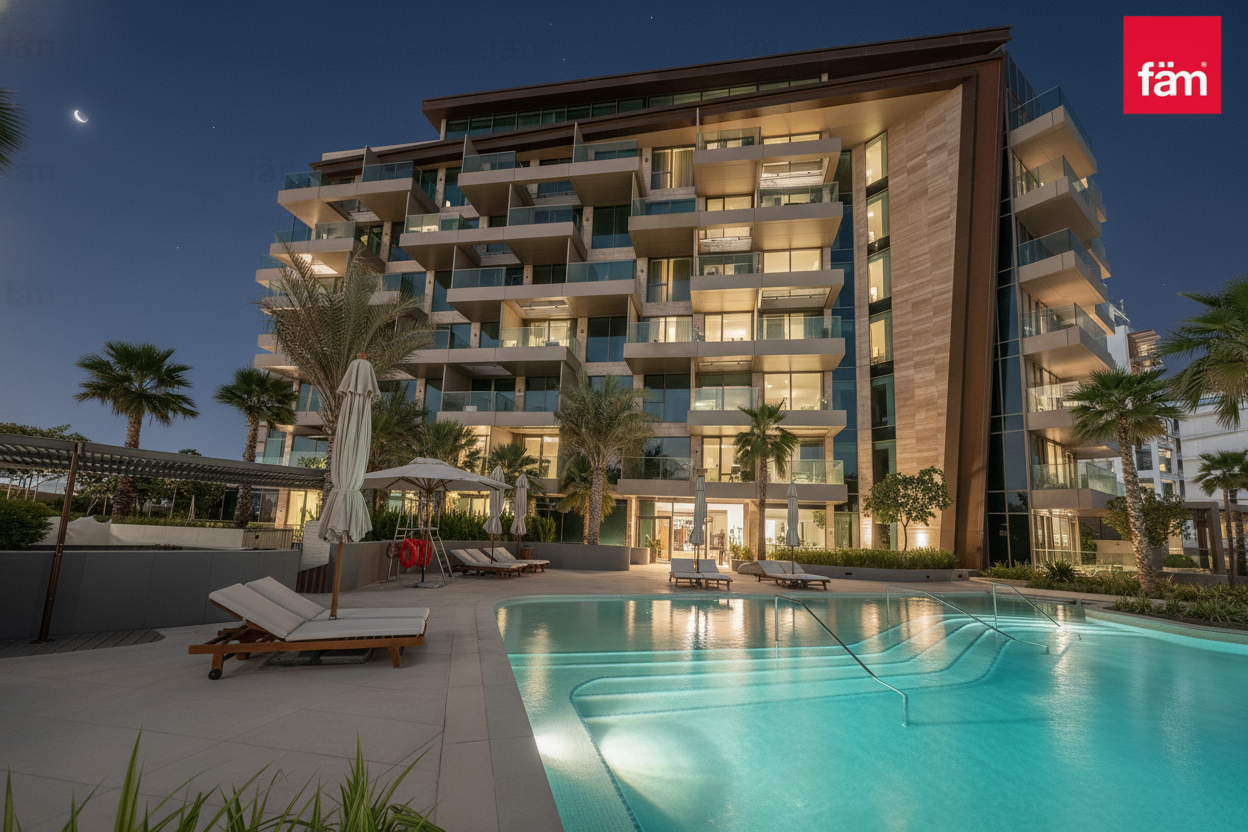 Beachfront Comfort Furnished Palm Living
