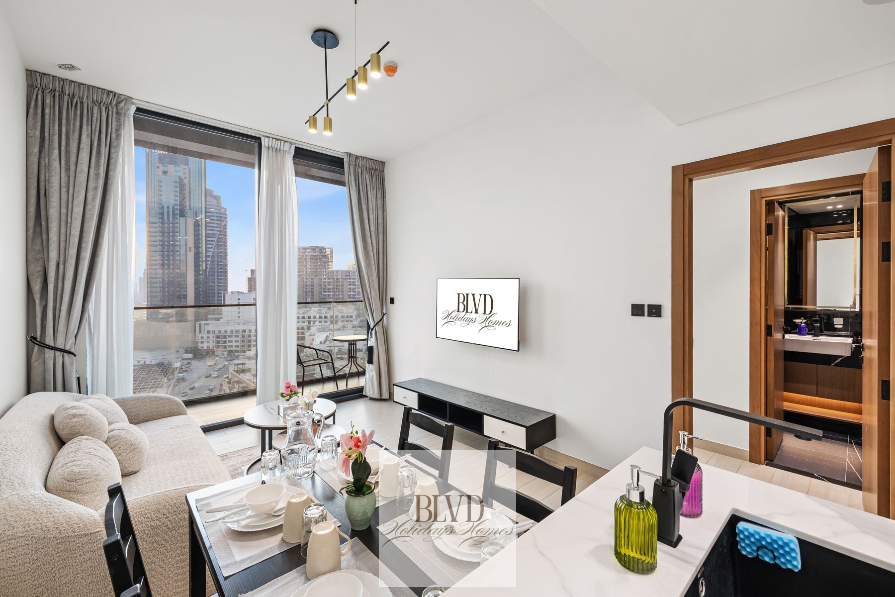 BLVD | Luxe Stay w/ Pool Heart of JVC