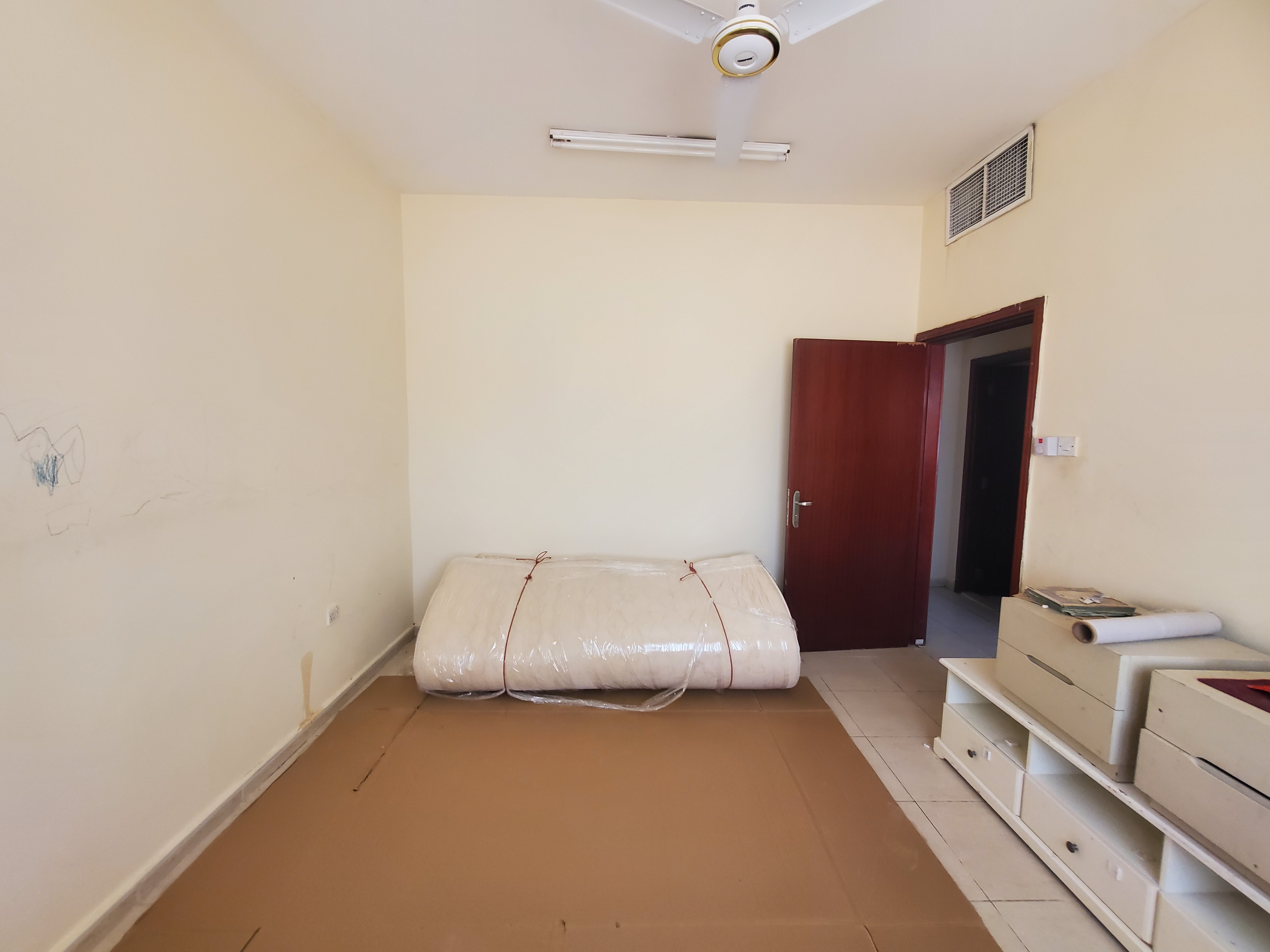 Lavish 1bhk good building near safari mall rent 30k