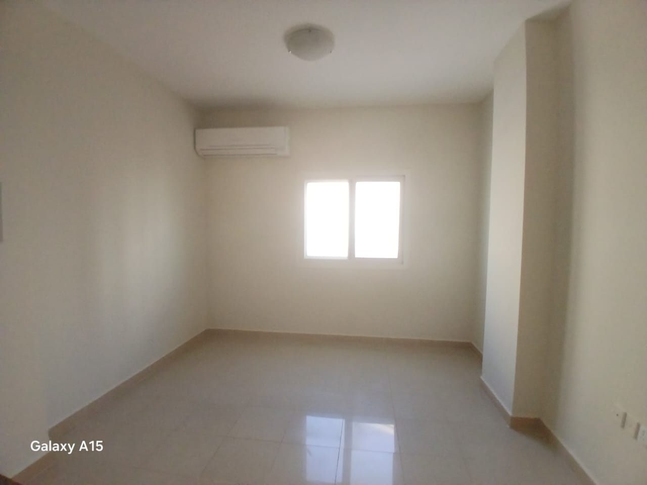 Lavish studio good building near muwailah sharing rent19k