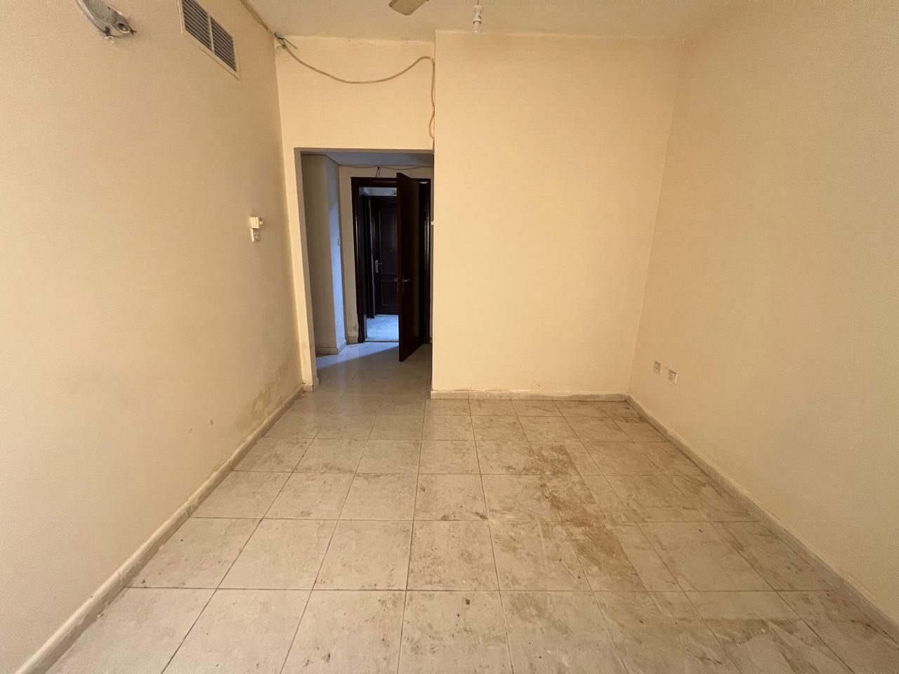 Lavish 1bhk good building near muwailah bus stop rent in just 32k