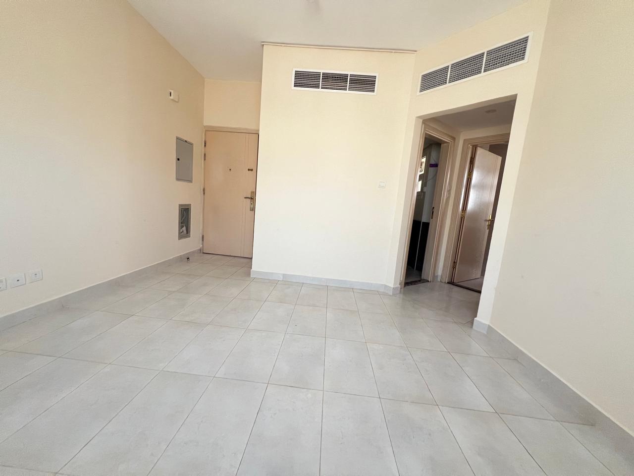 Lavish 1bhk good building near chani just rent32k
