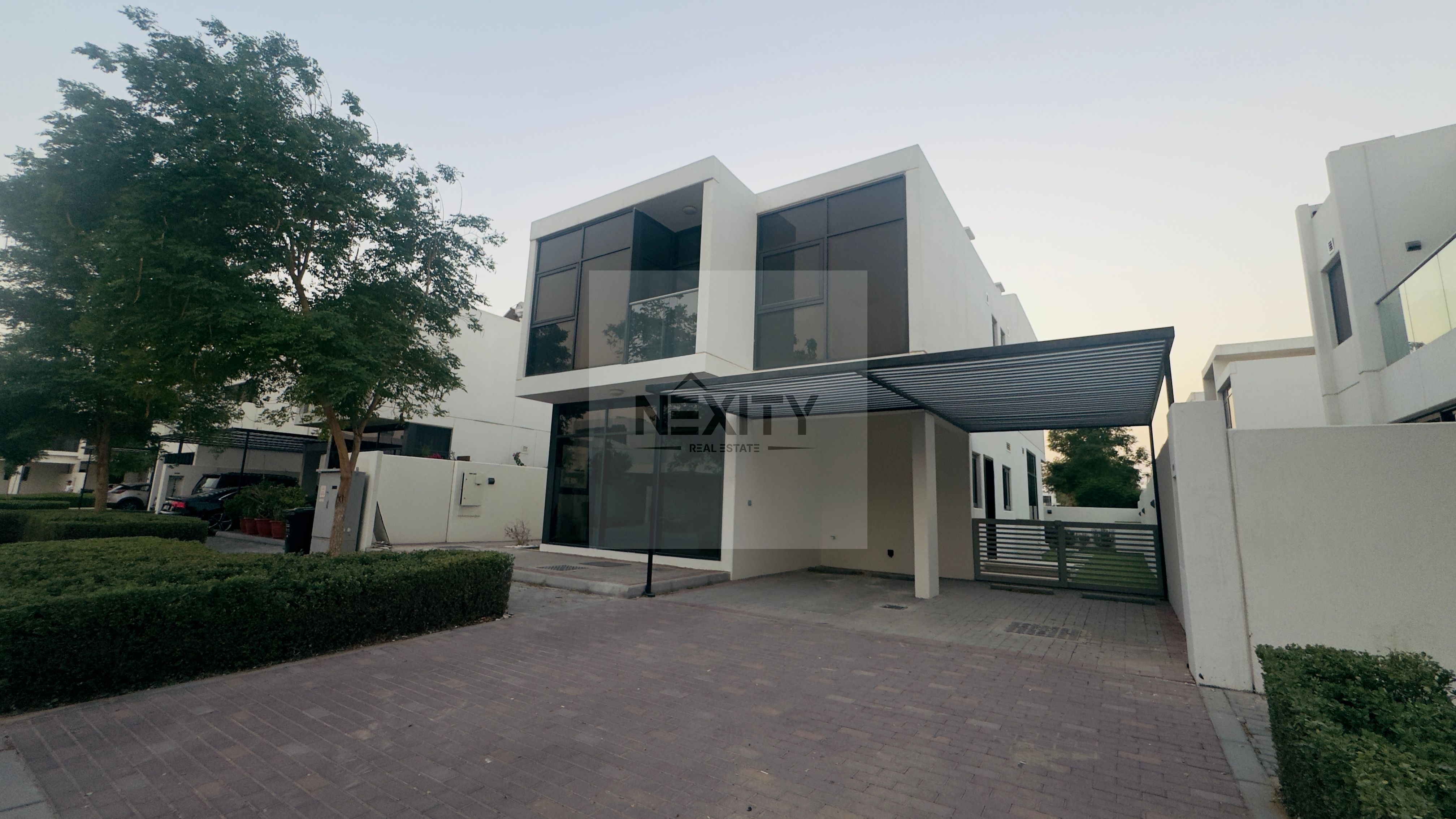SINGLE ROW | FACING PARK & POOL | 6 BR | VACANT