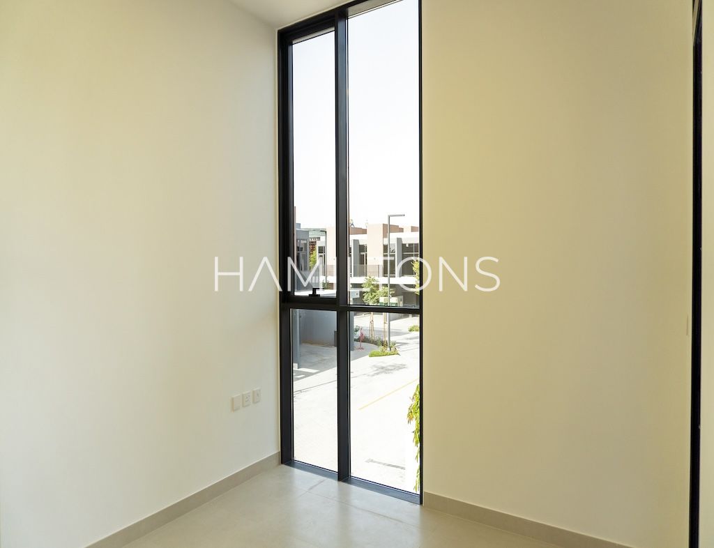 Green Living | Luxury Villa | Resale