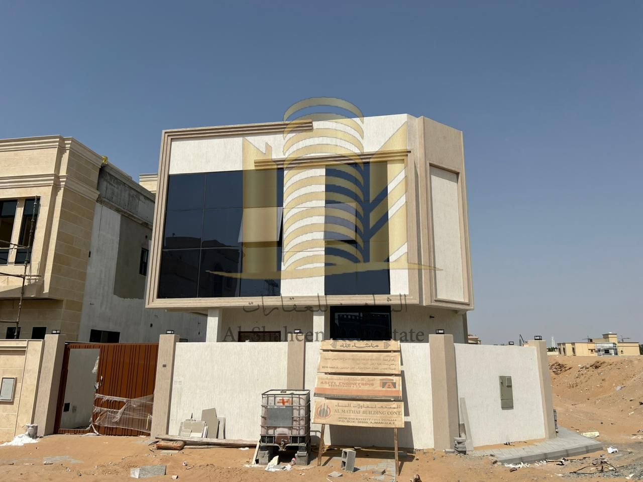 New villa for sale, first occupant Ajman - Al Yasmeen area Corner of two streets - Area 3,200 square feet At a bargain price - Behind the park Super deluxe finishing Consists of: Two floors - 5 bedrooms + Majlis + Hall Laundry room With air conditioning P