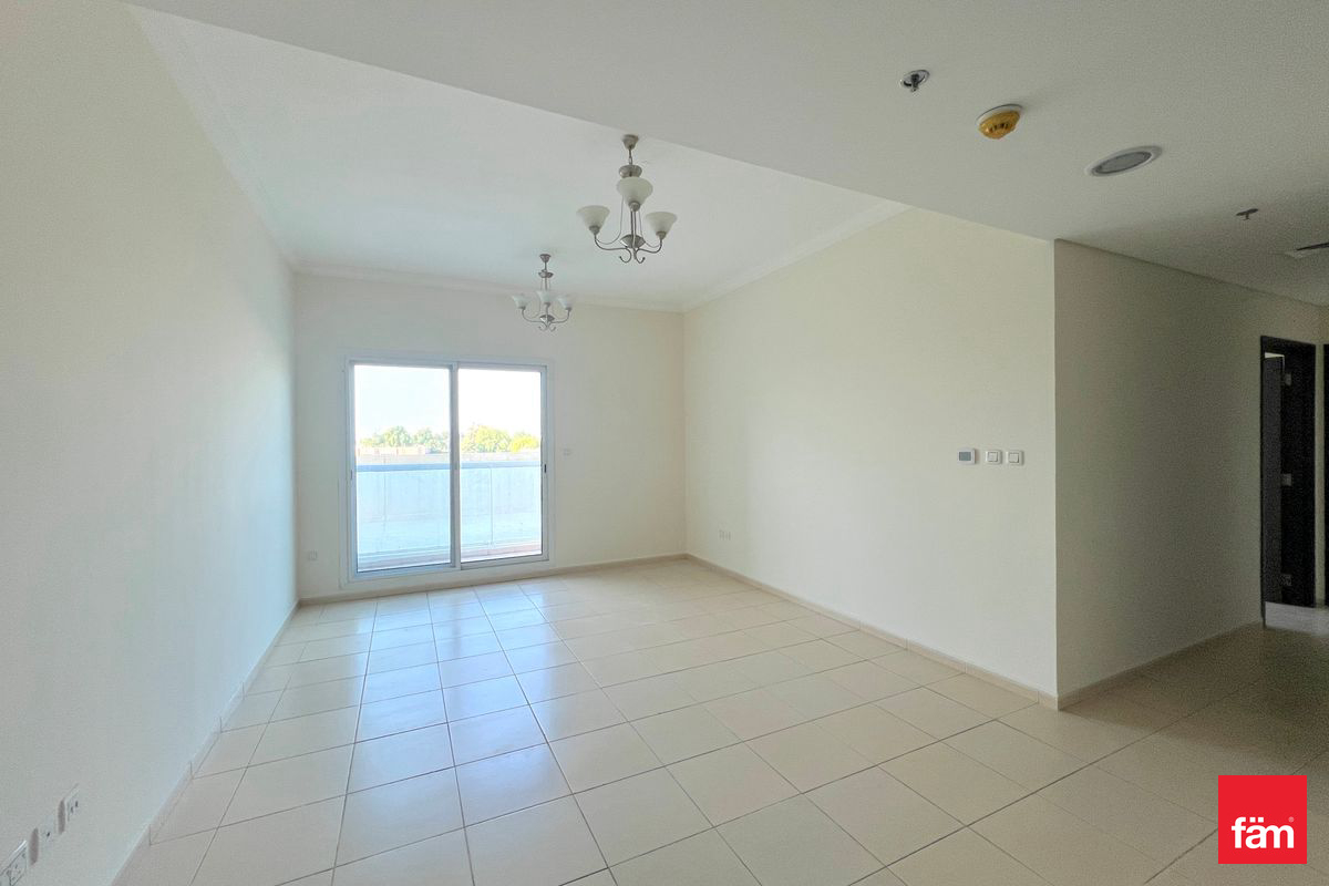 Low Floor | Spacious living area |Well Maintained