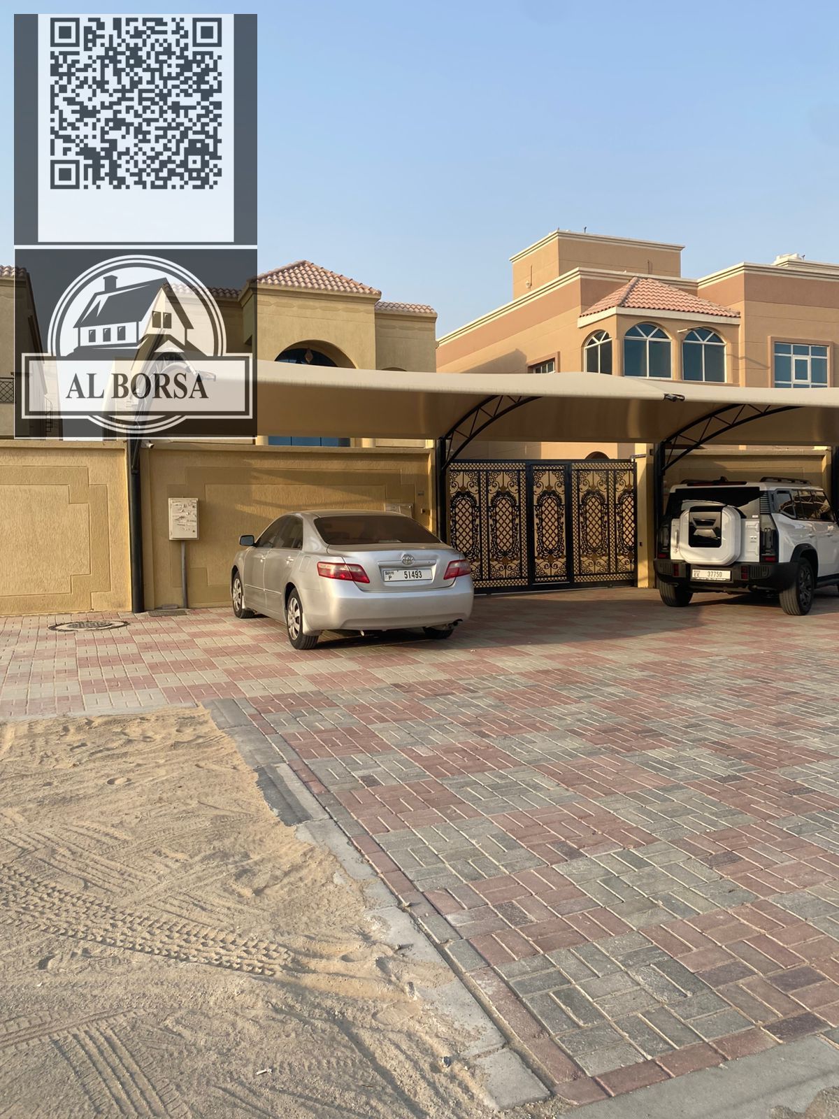 Residential/commercial villa for rent on a main street, five rooms, a living room, a hall, a spacious yard, and an out