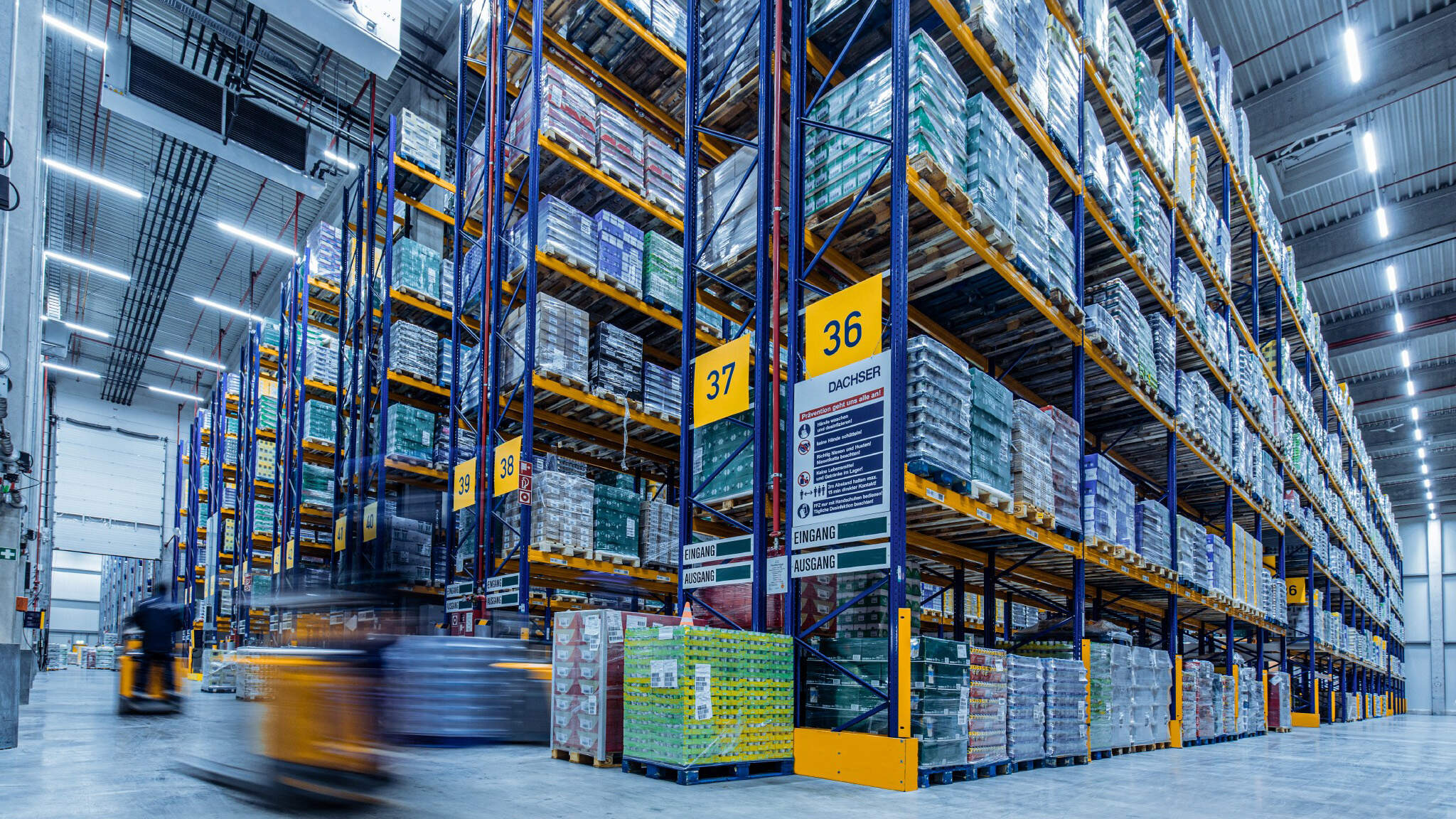 Spacious warehouse with Racking System