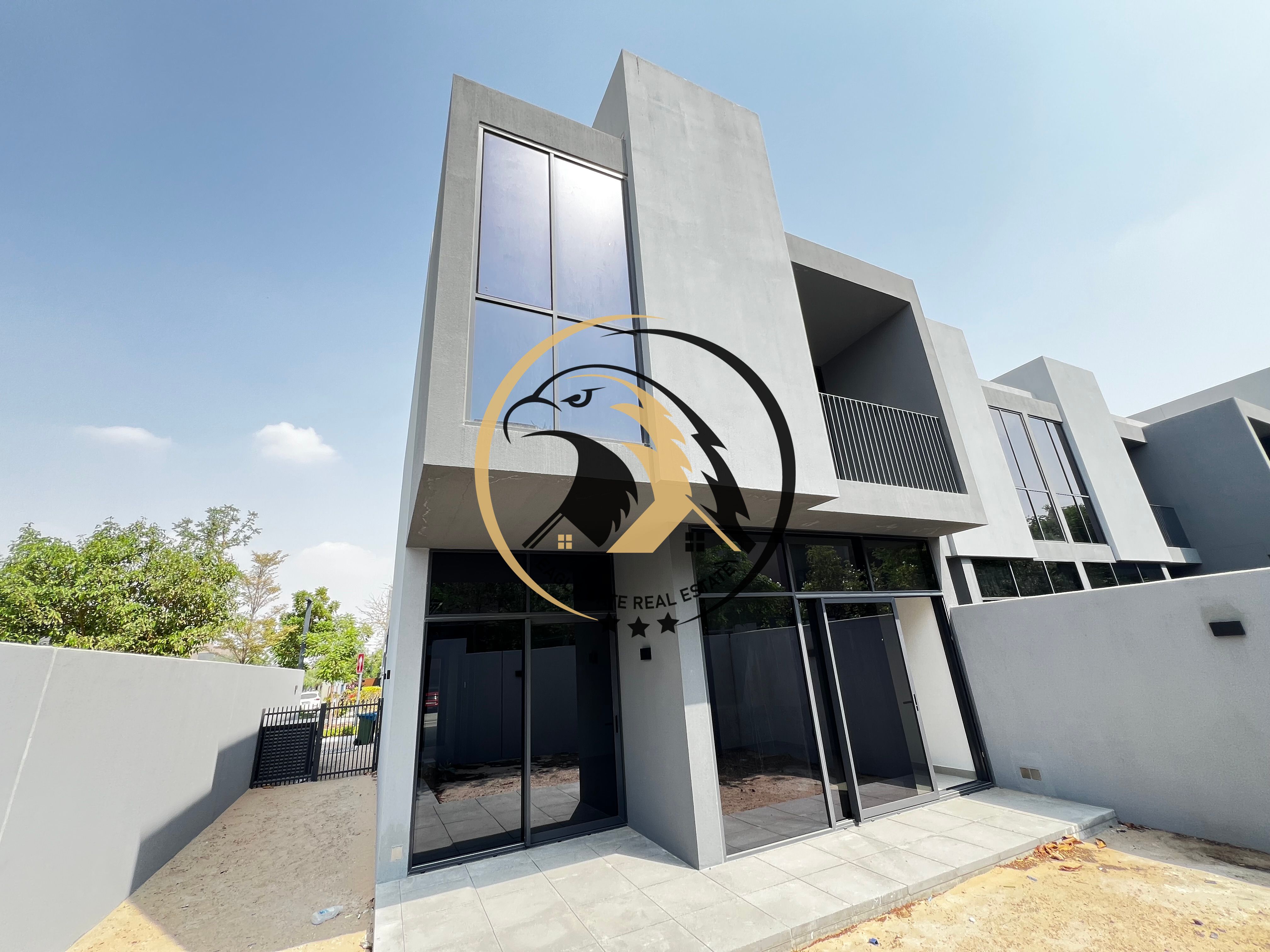 STUNNING 3 BEDROOM CORNER VILLAH PHASE 1 GATED COMMUNITY