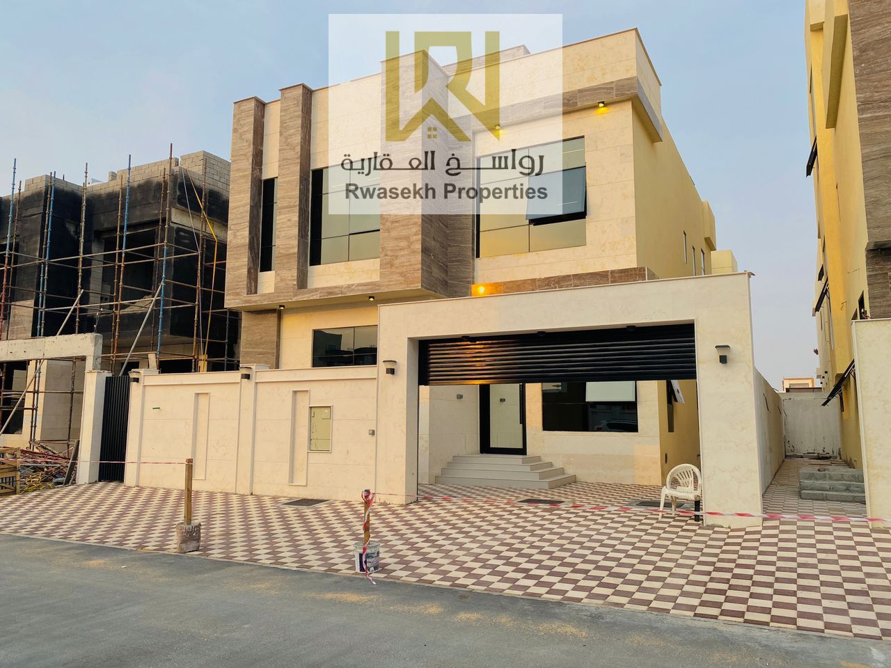 Luxury villa for sale in Al Yasmeen - Ajman Location: Al Yasmeen Area - Ajman Area: 3014 sq ft (approximately 280 sq m) Building Area: 3900 sq ft (
