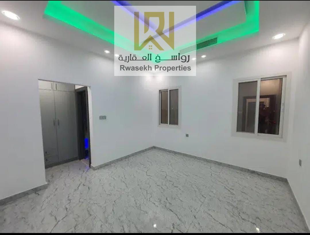 Villa for Sale: All fittings completed 5 Bedrooms (Including 1 Bedroom on Ground Floor with Attached Bath) 1 Maid Room 1 Majlis (Drawing Room)