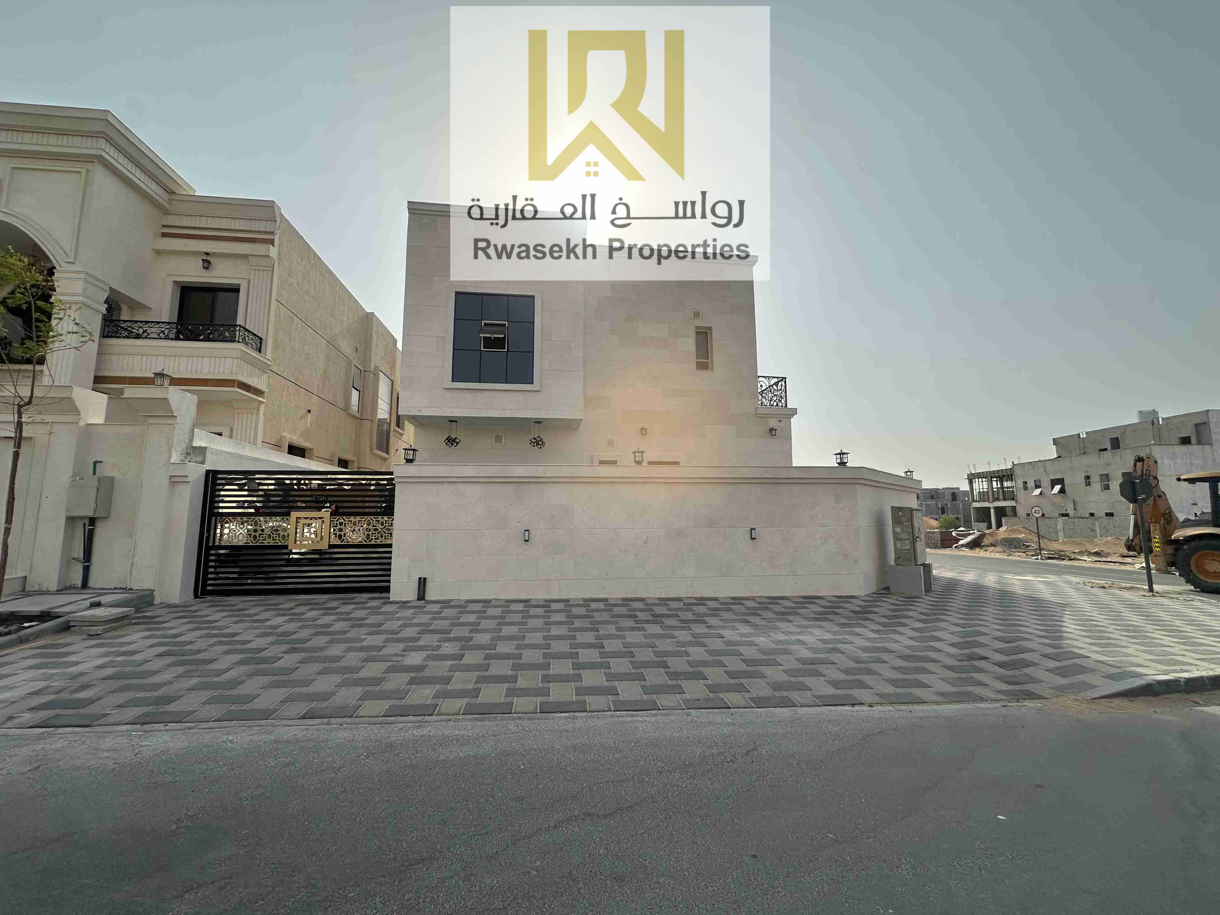 5 bedroom villa with swimming pool and central AC