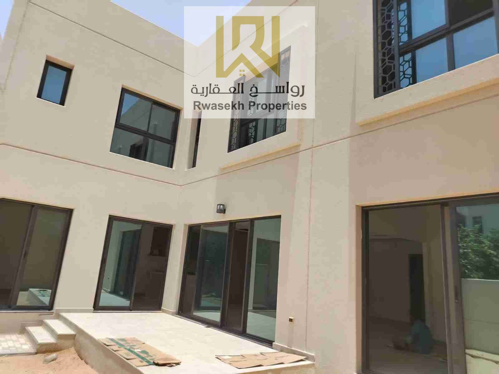 luxury elegant 5 bedroom villa for sale